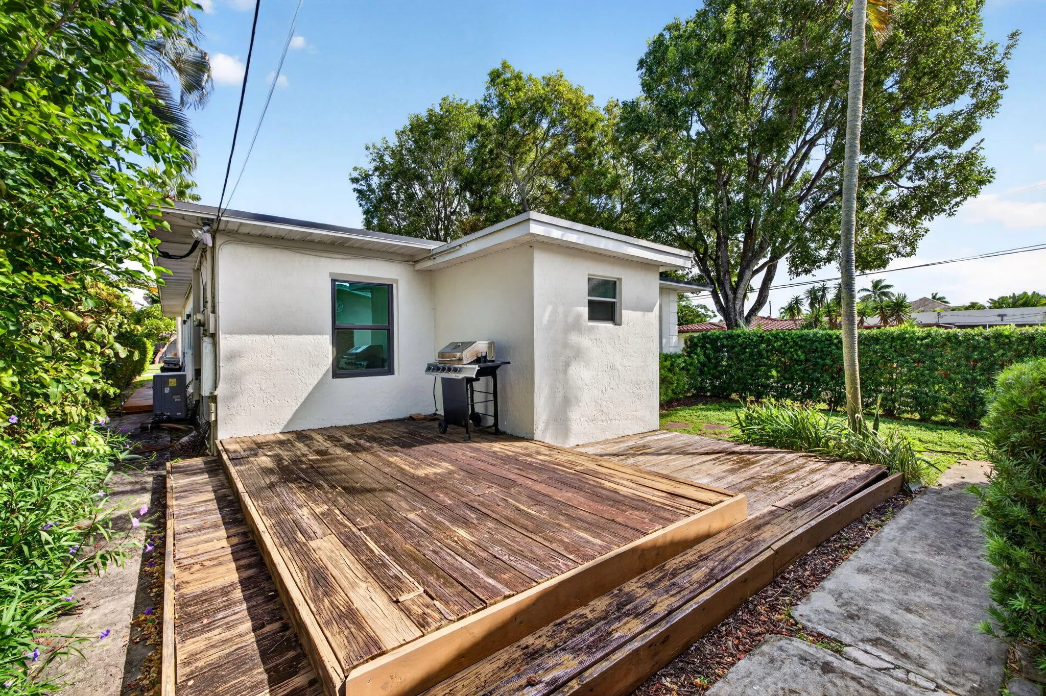 1515 NE 16TH Street