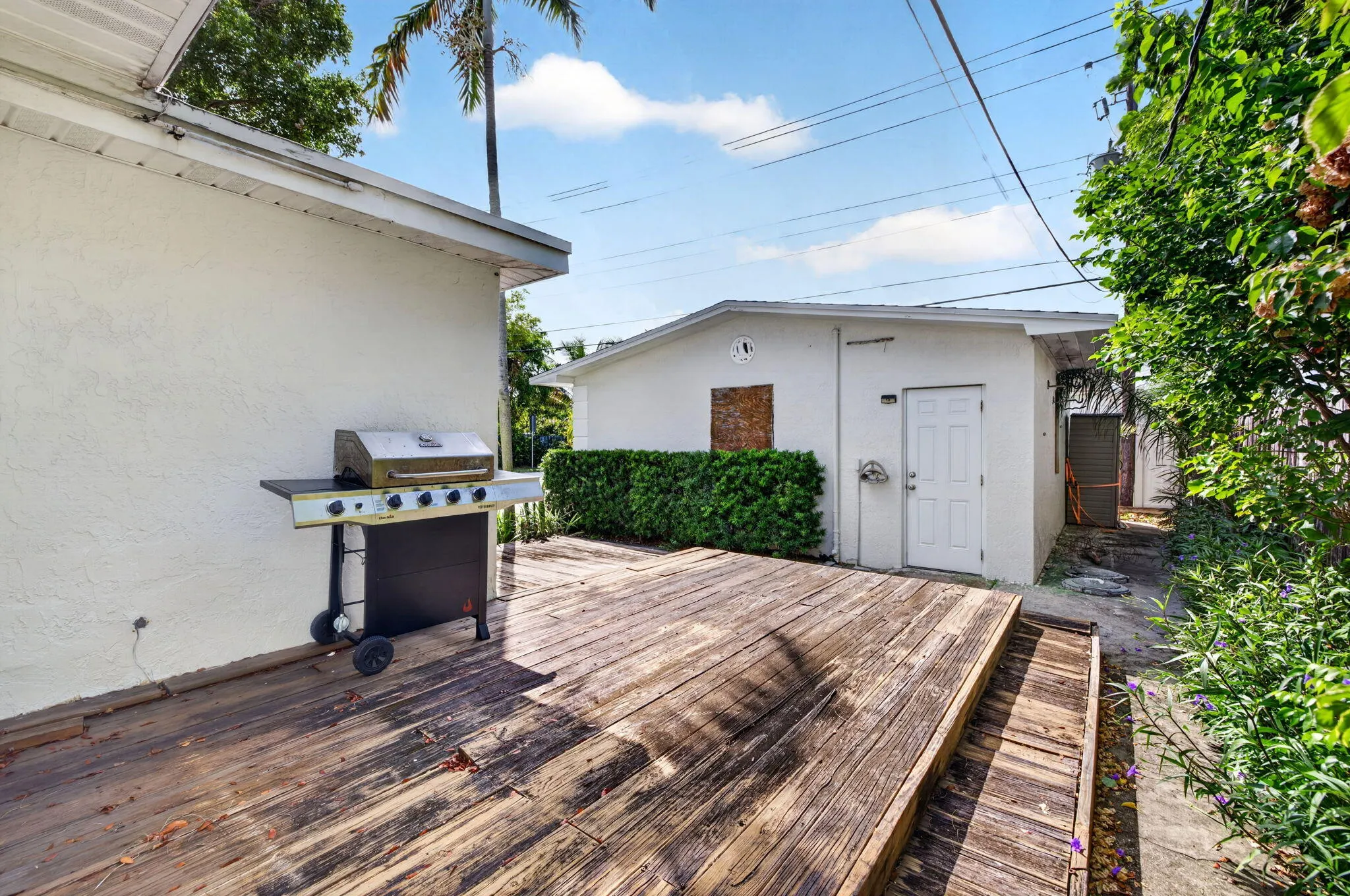 1515 NE 16TH Street
