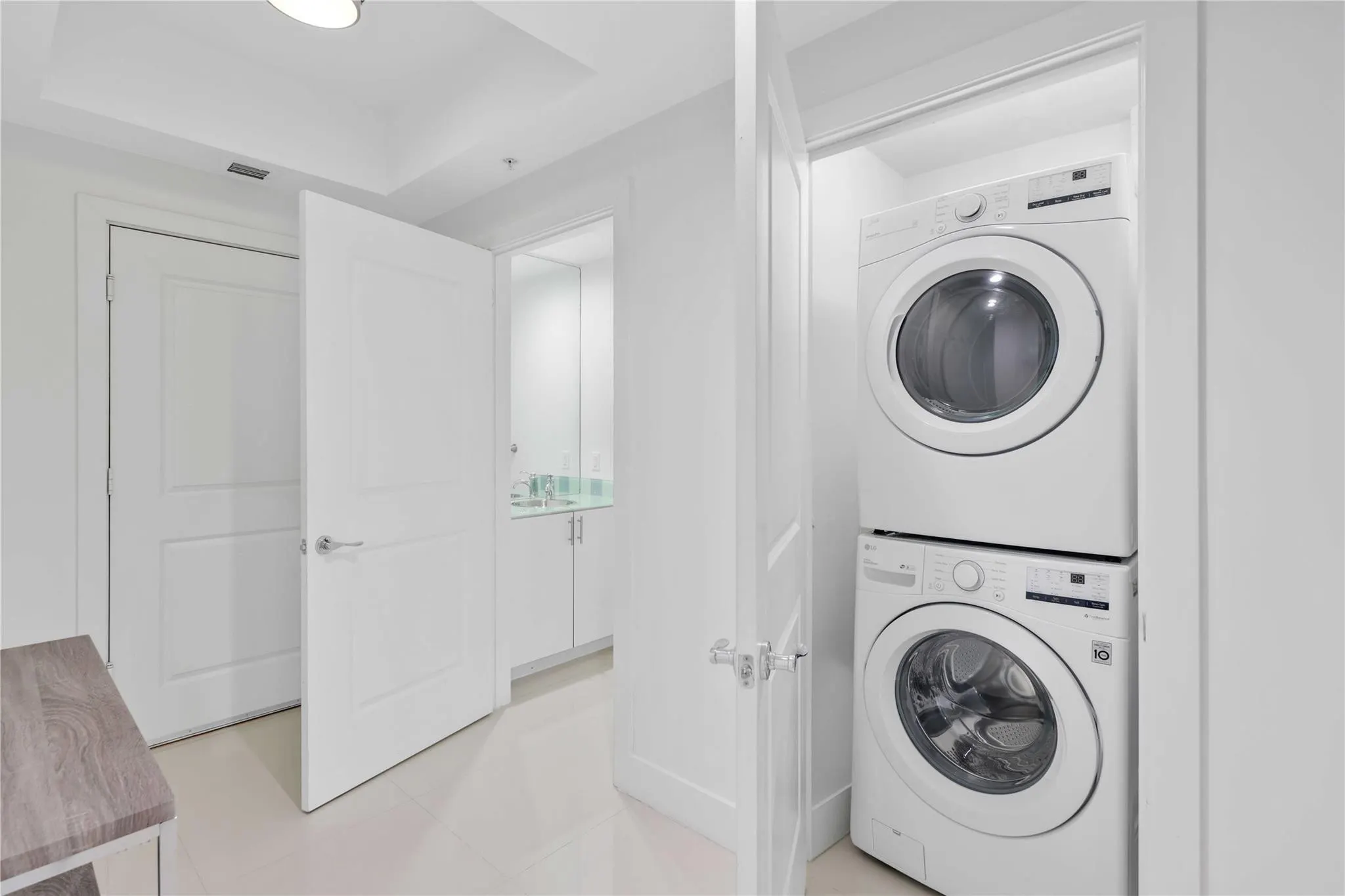 315 NE 3RD Avenue #1404