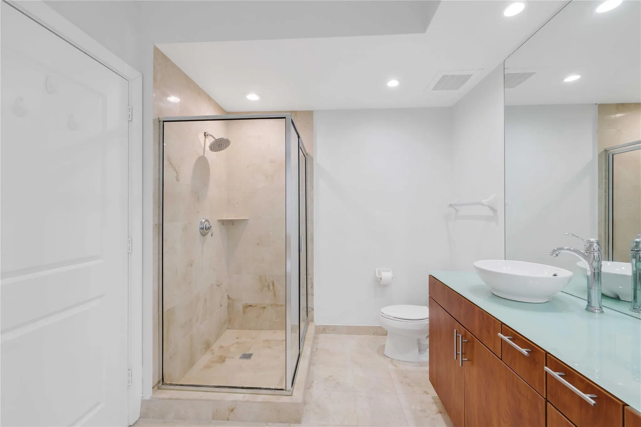 315 NE 3RD Avenue #1404