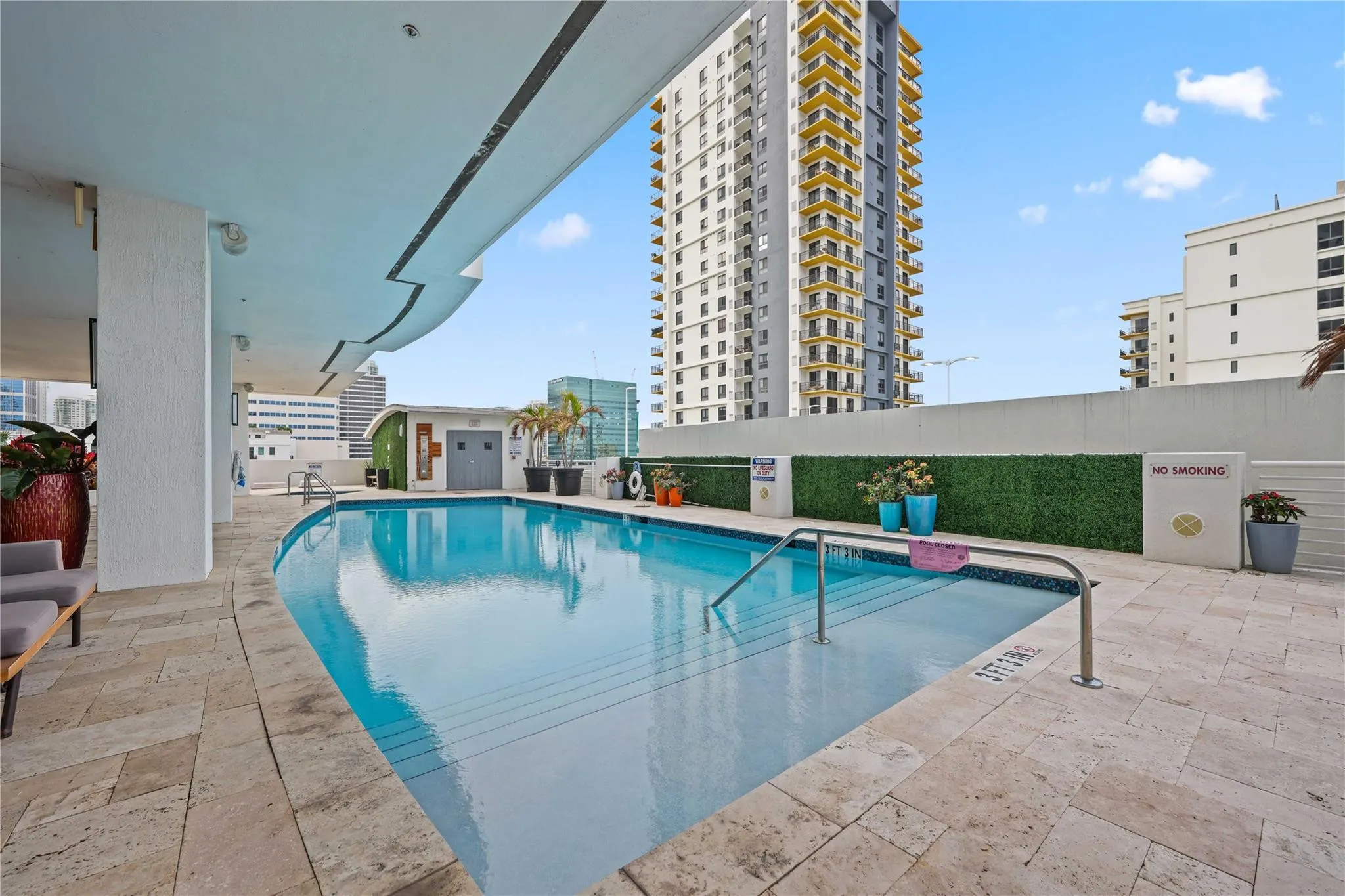 315 NE 3RD Avenue #1404