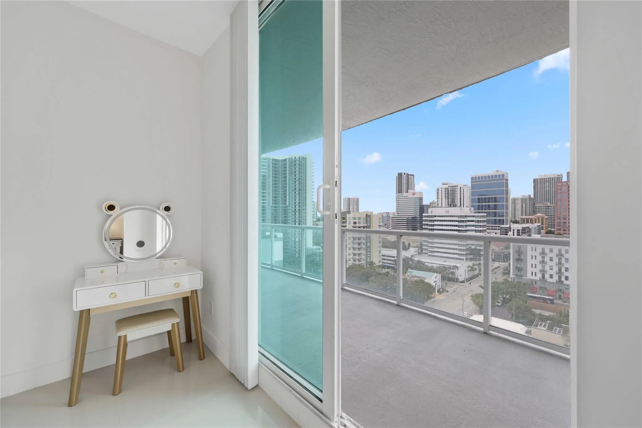 315 NE 3RD Avenue #1404
