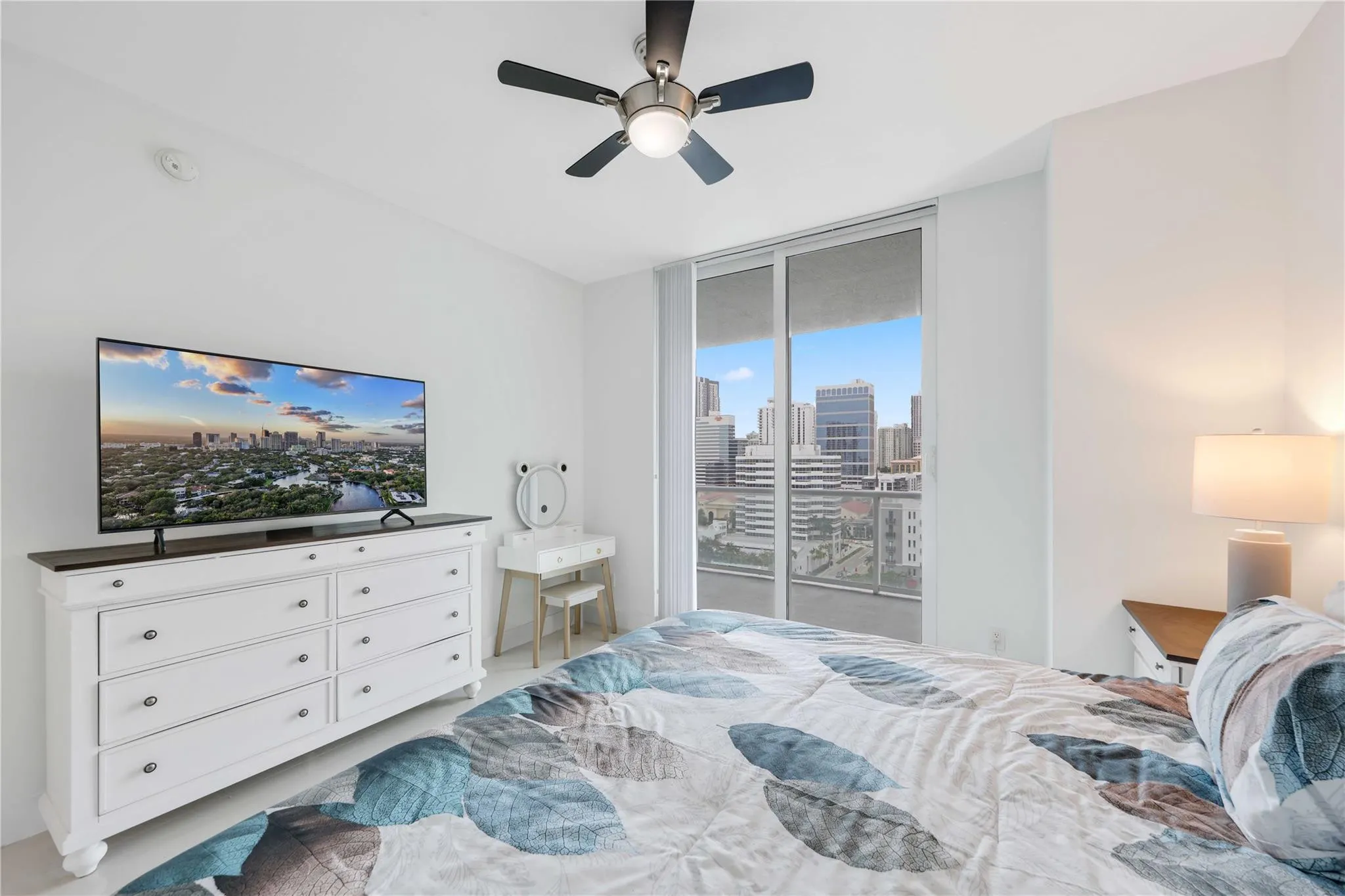 315 NE 3RD Avenue #1404