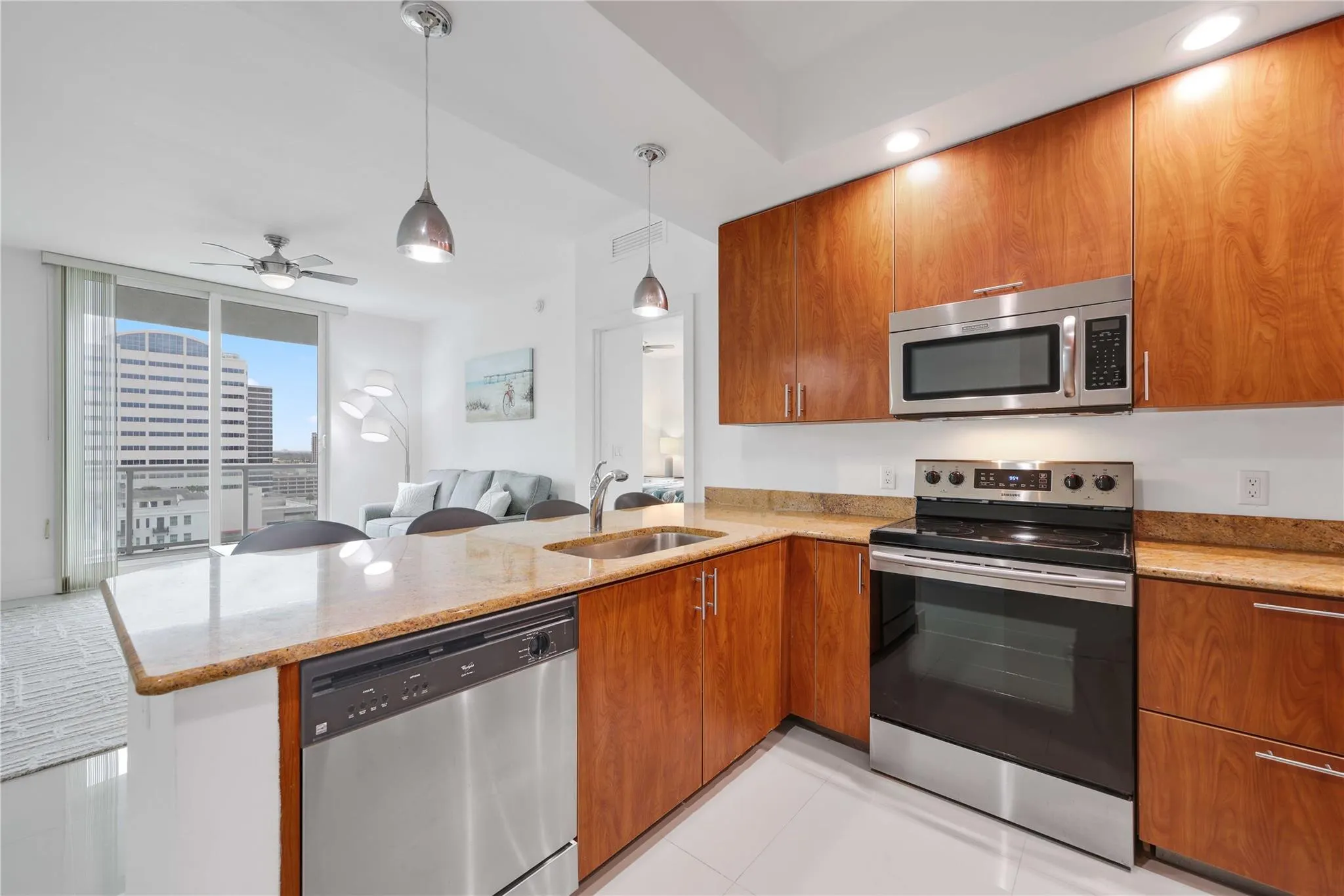 315 NE 3RD Avenue #1404