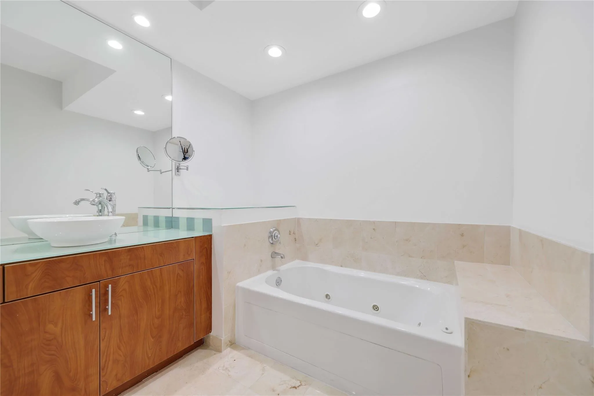 315 NE 3RD Avenue #1404