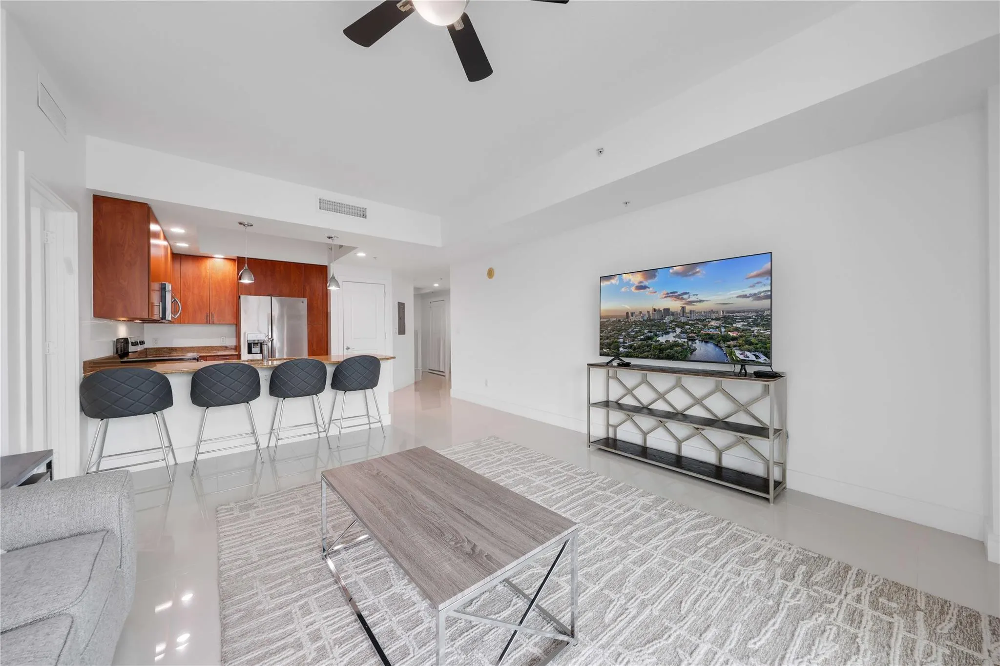 315 NE 3RD Avenue #1404