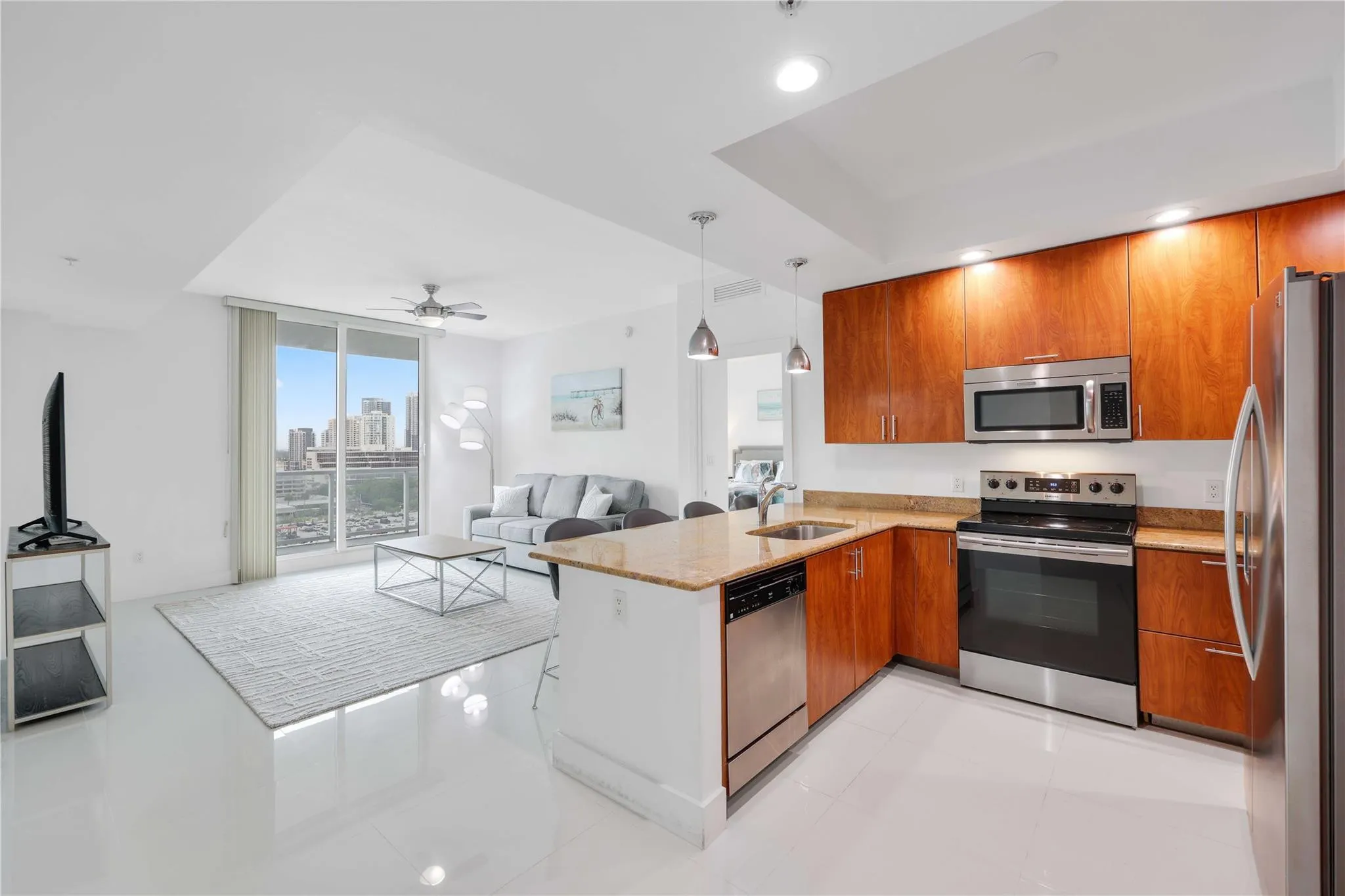 315 NE 3RD Avenue #1404