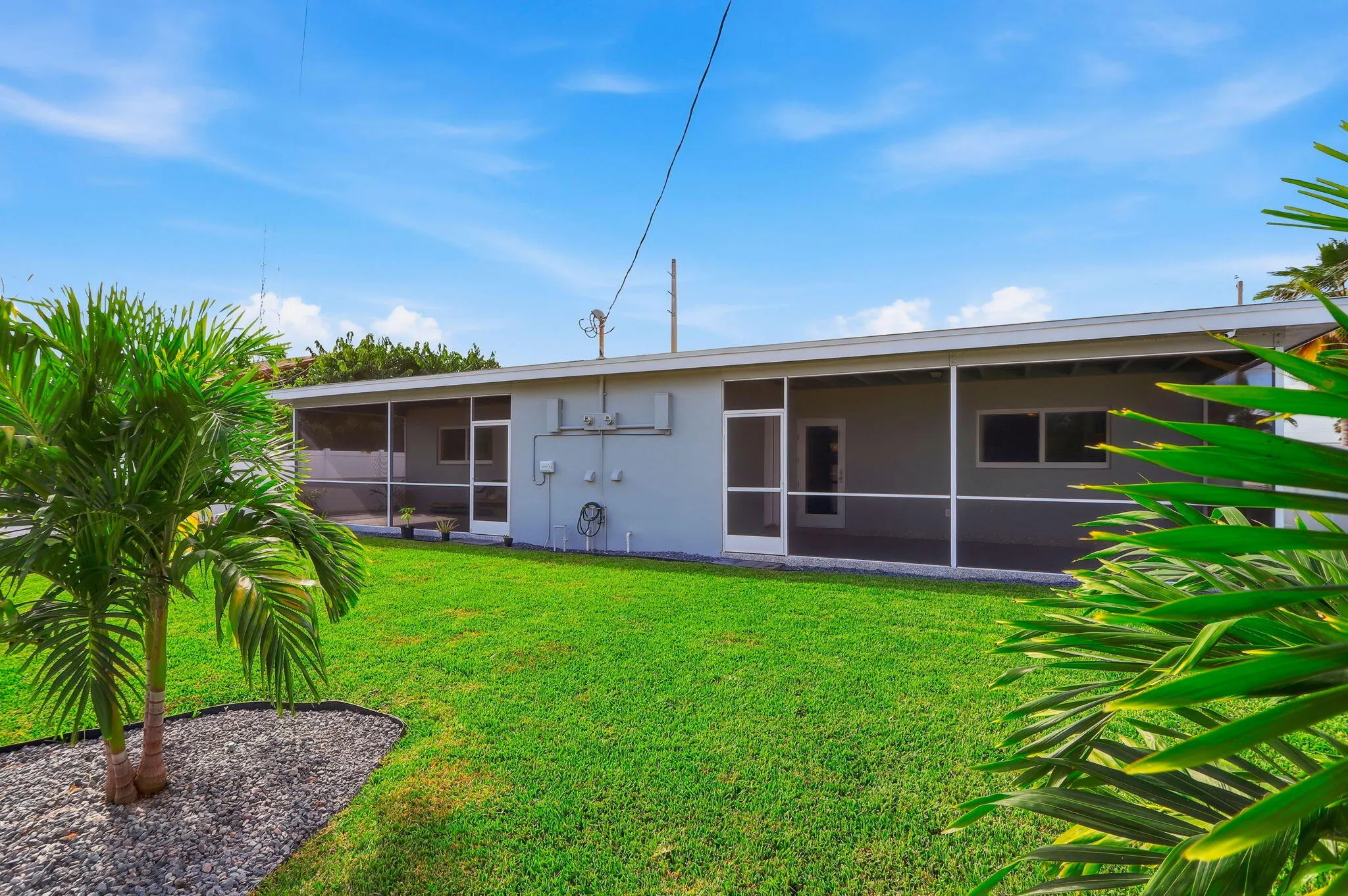 2550 N DIXIE Highway