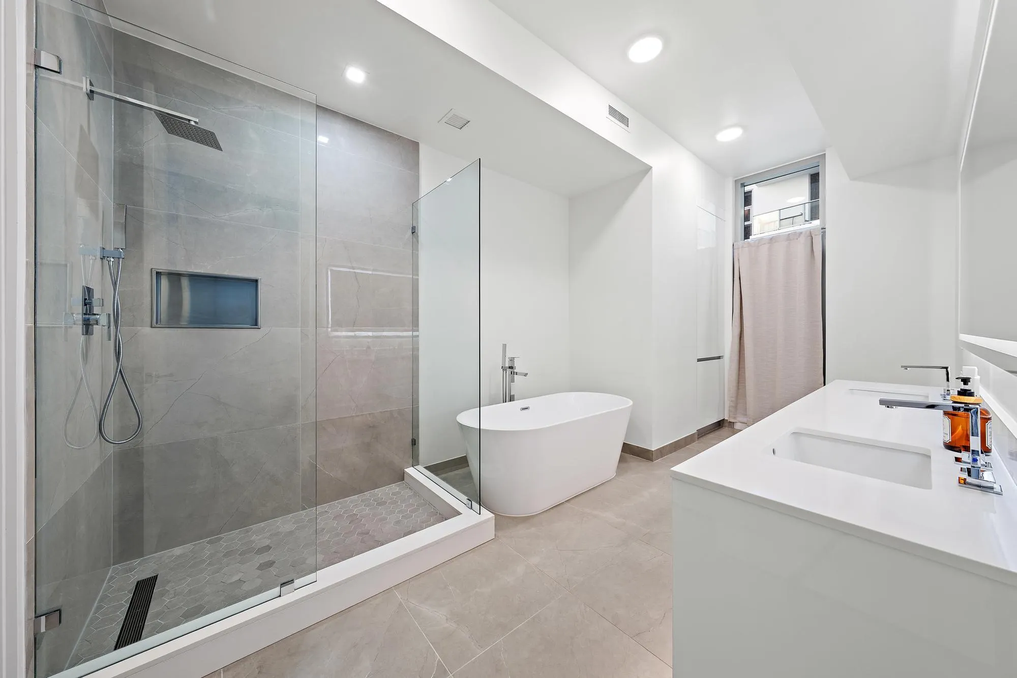 220 Lake Shore Drive #1802