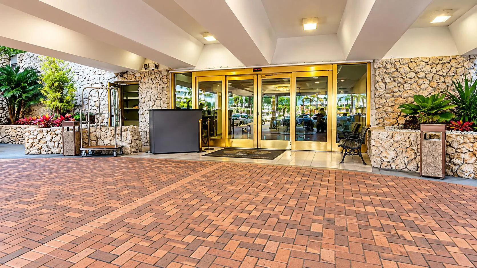 2030 S OCEAN Drive #211