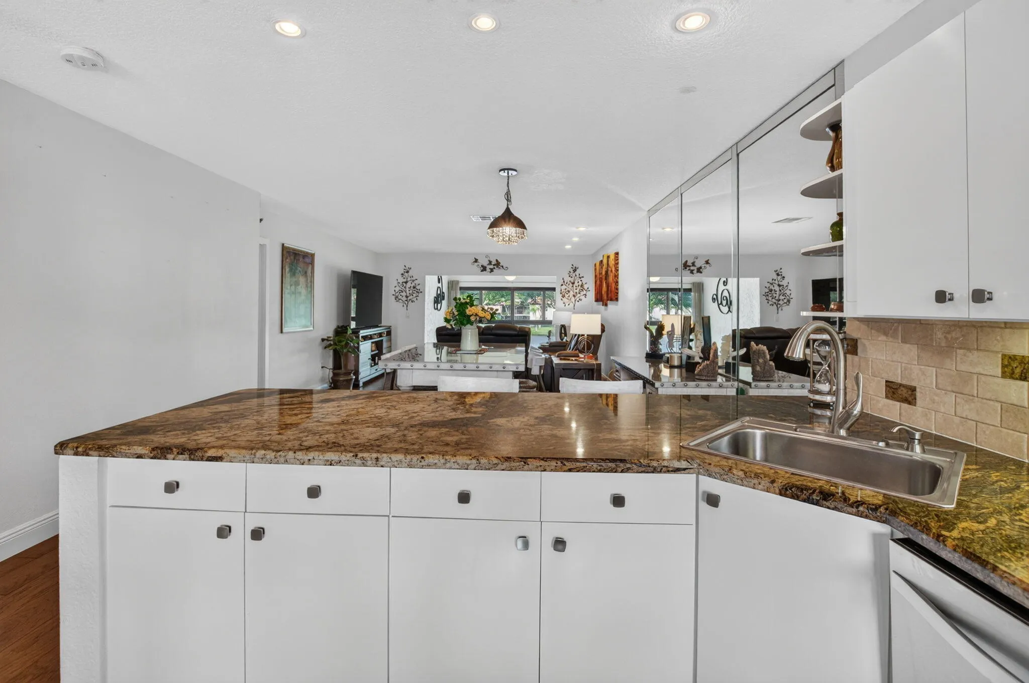 9259 VISTA DEL LAGO #18D