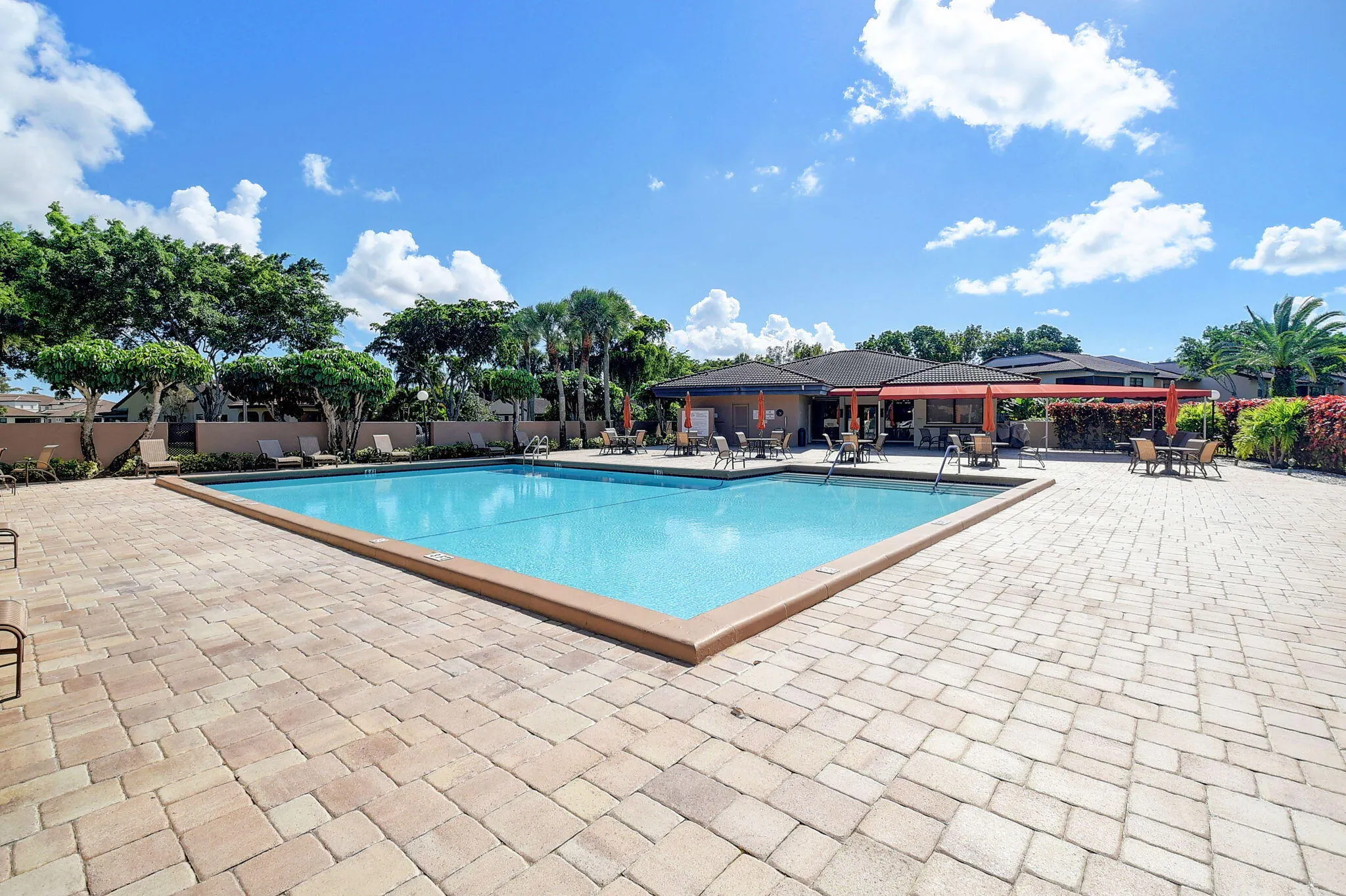 9259 VISTA DEL LAGO #18D