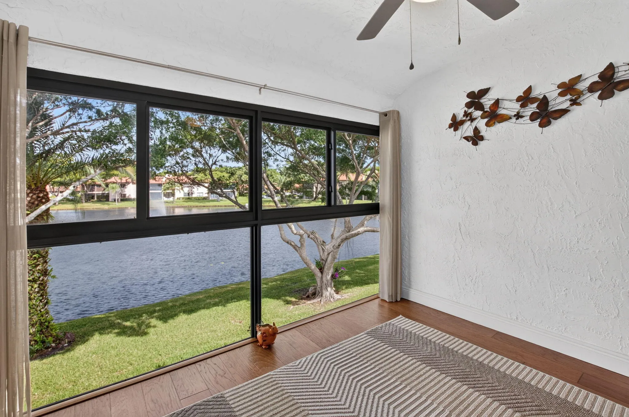 9259 VISTA DEL LAGO #18D