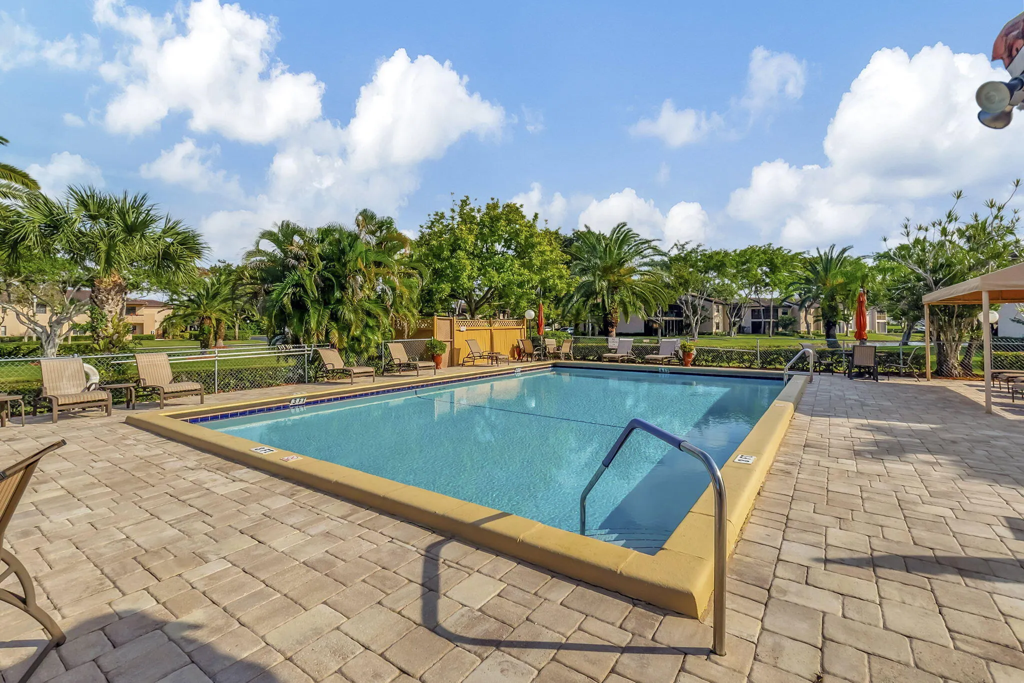 9259 VISTA DEL LAGO #18D