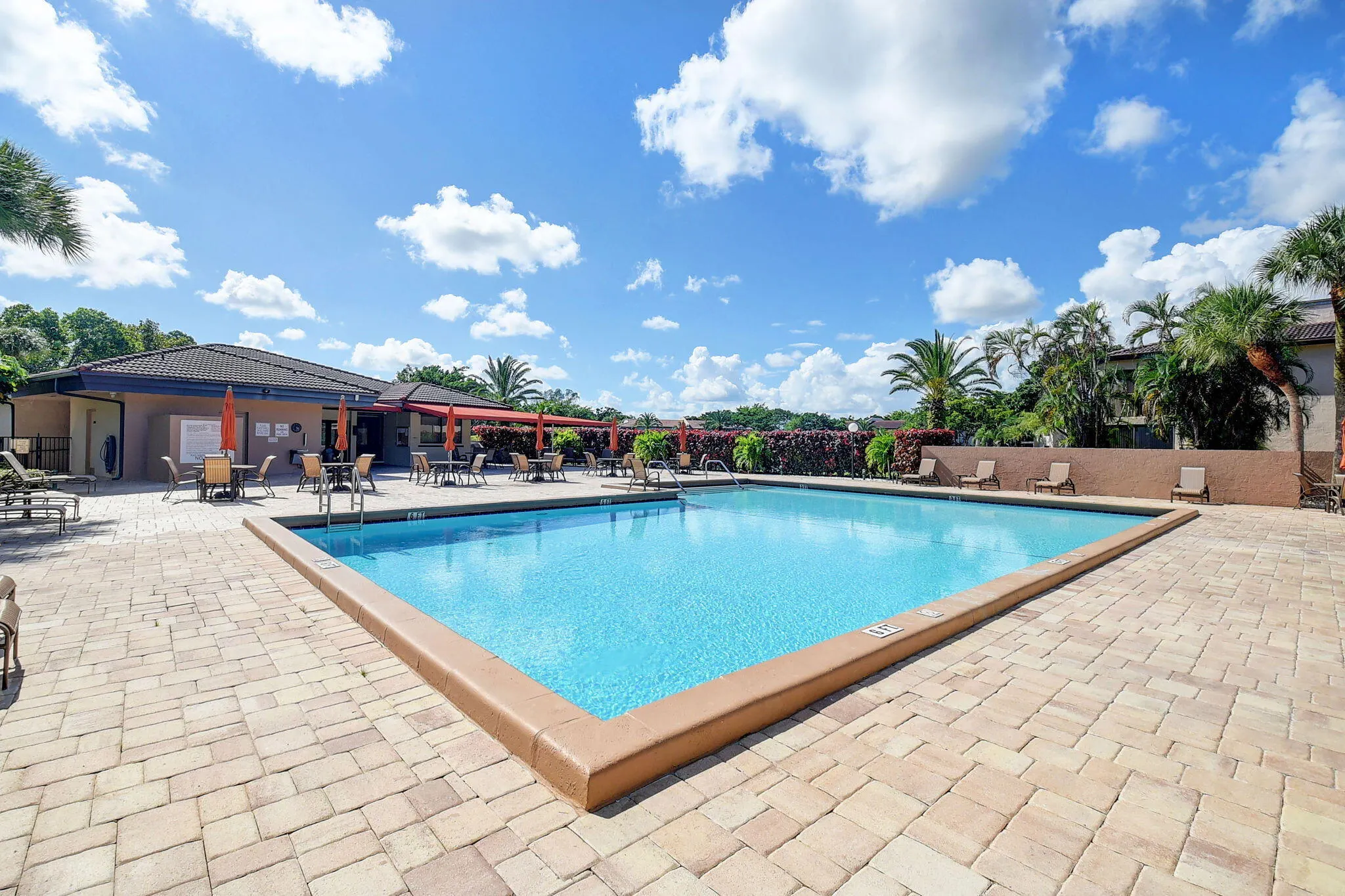 9259 VISTA DEL LAGO #18D