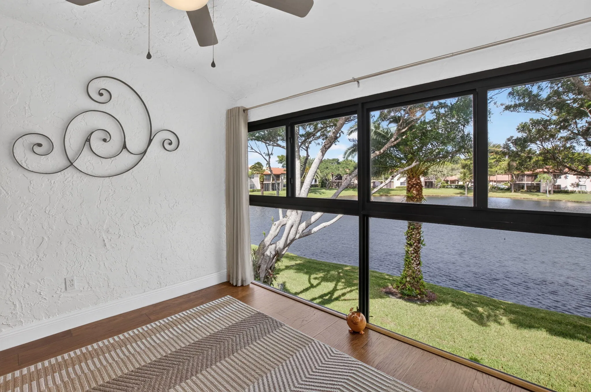 9259 VISTA DEL LAGO #18D