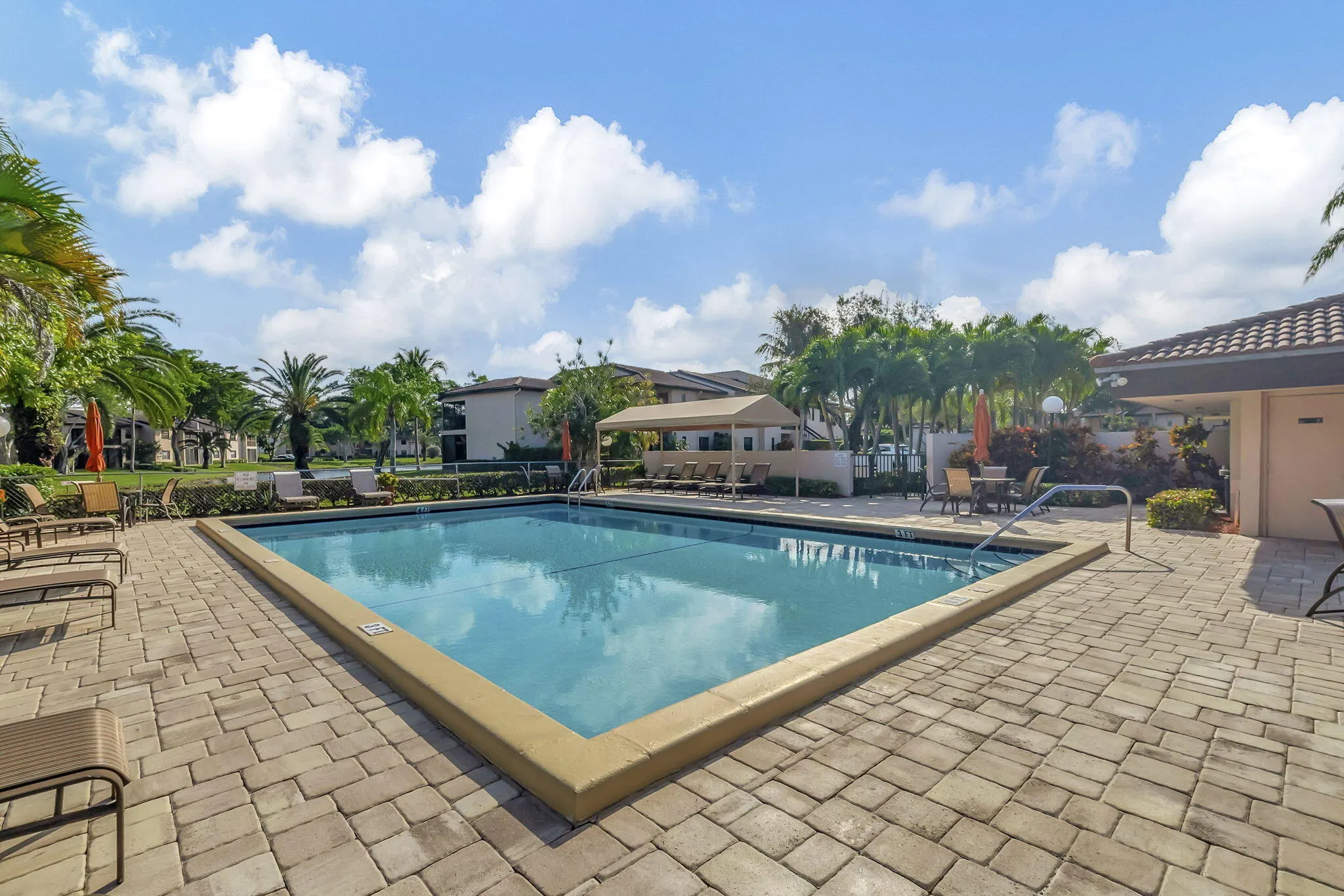 9259 VISTA DEL LAGO #18D