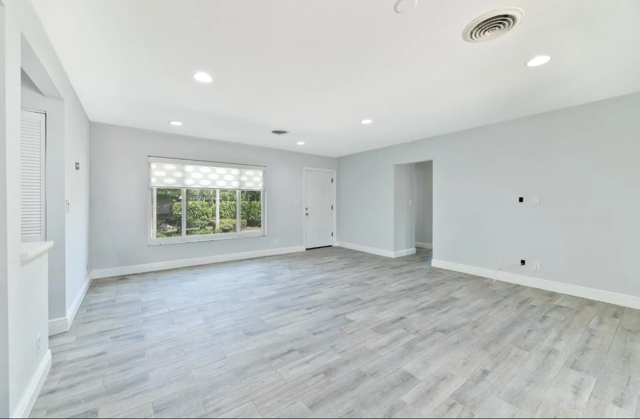 2160 NE 55TH Court