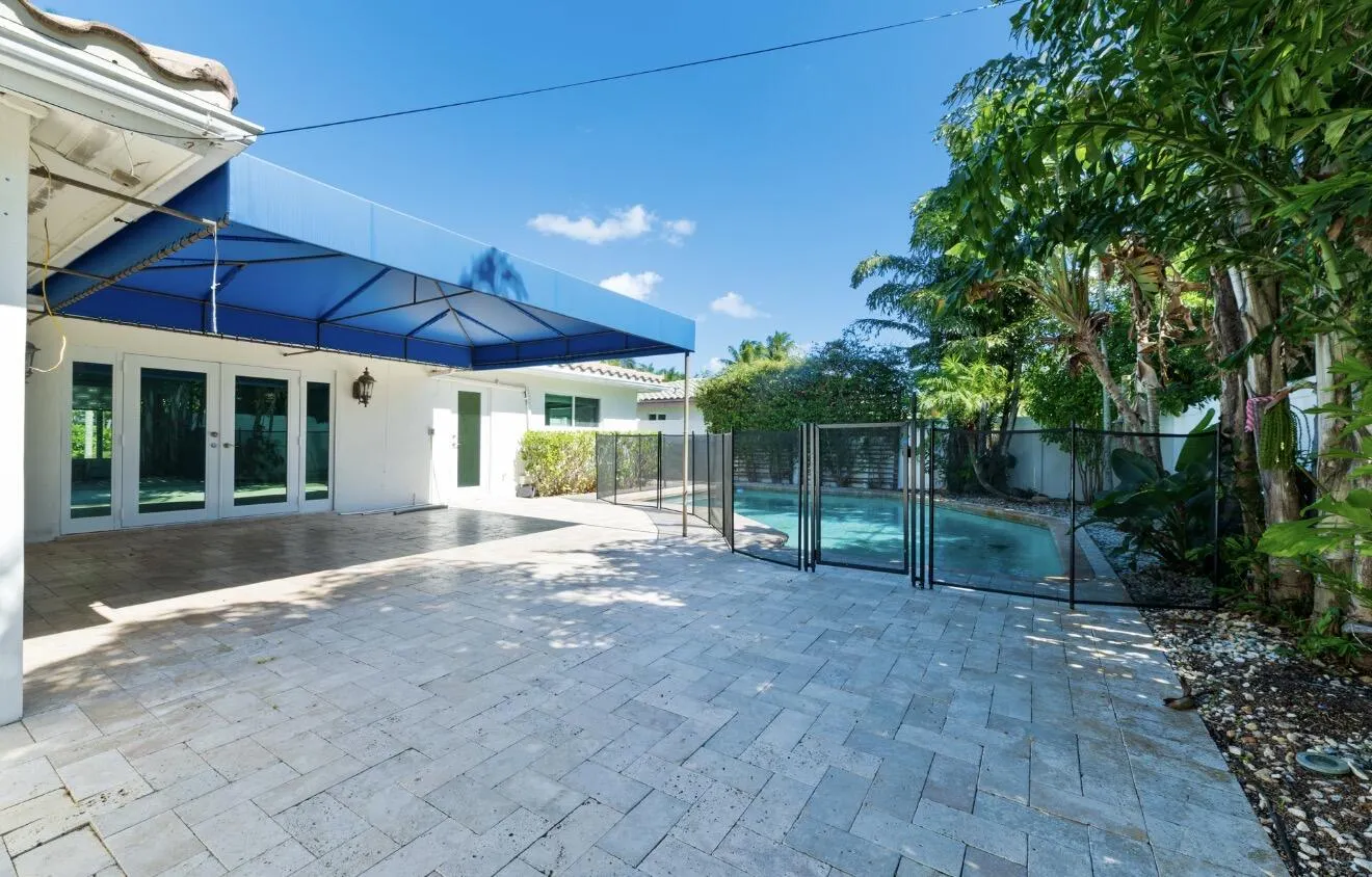 2160 NE 55TH Court