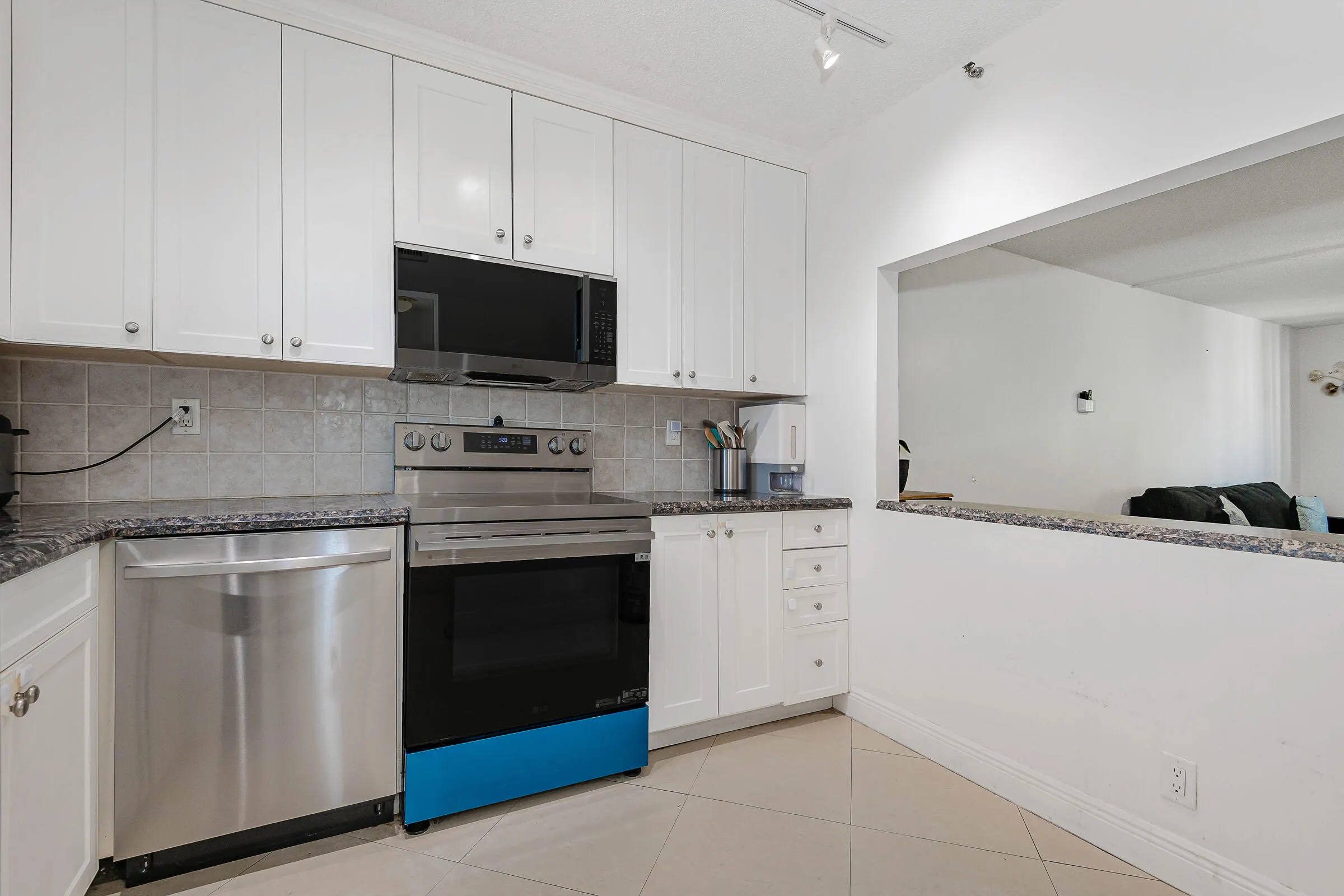 9235 SW 8th Street #502