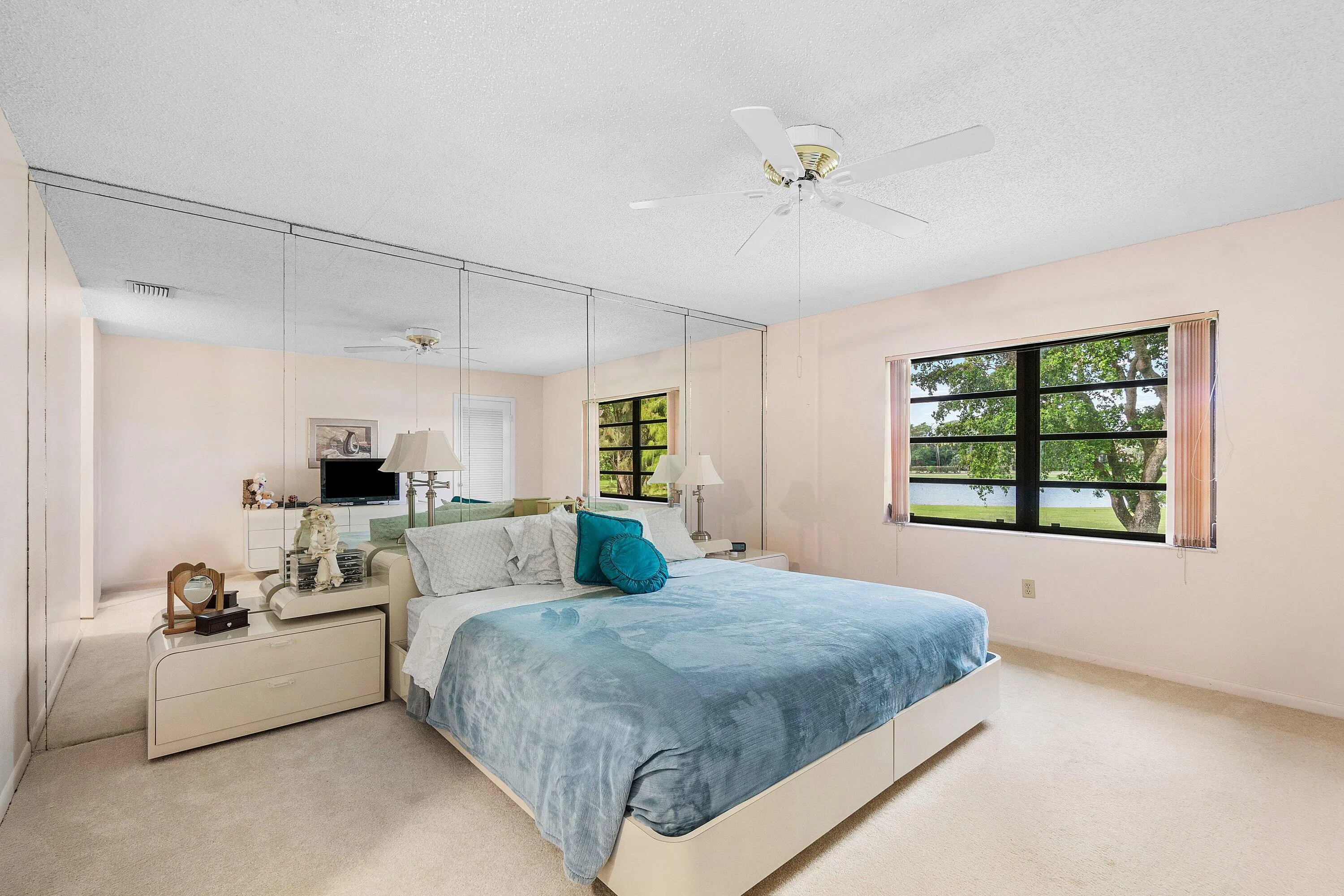 8320 CASA DEL LAGO #D