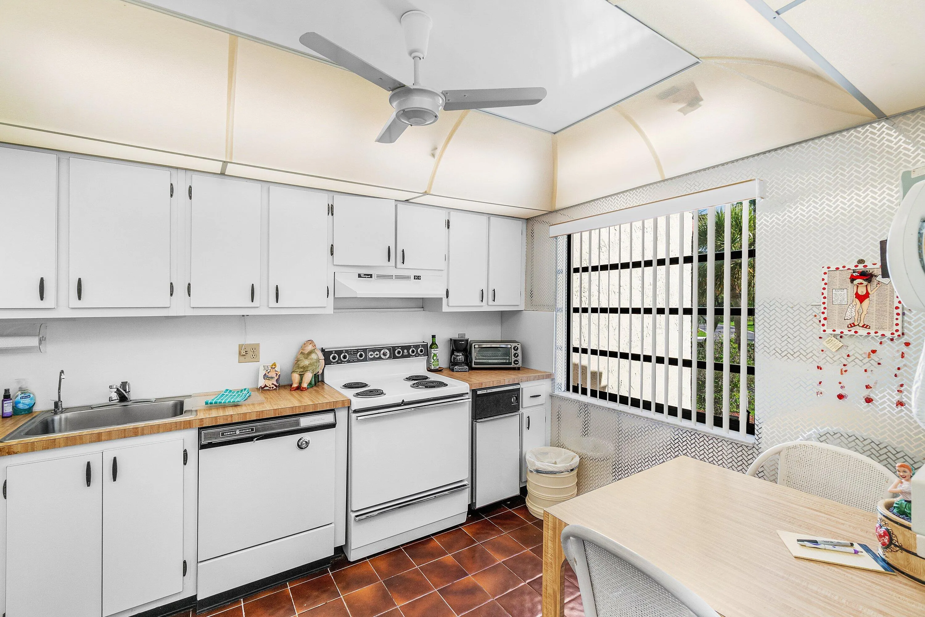 8320 CASA DEL LAGO #D