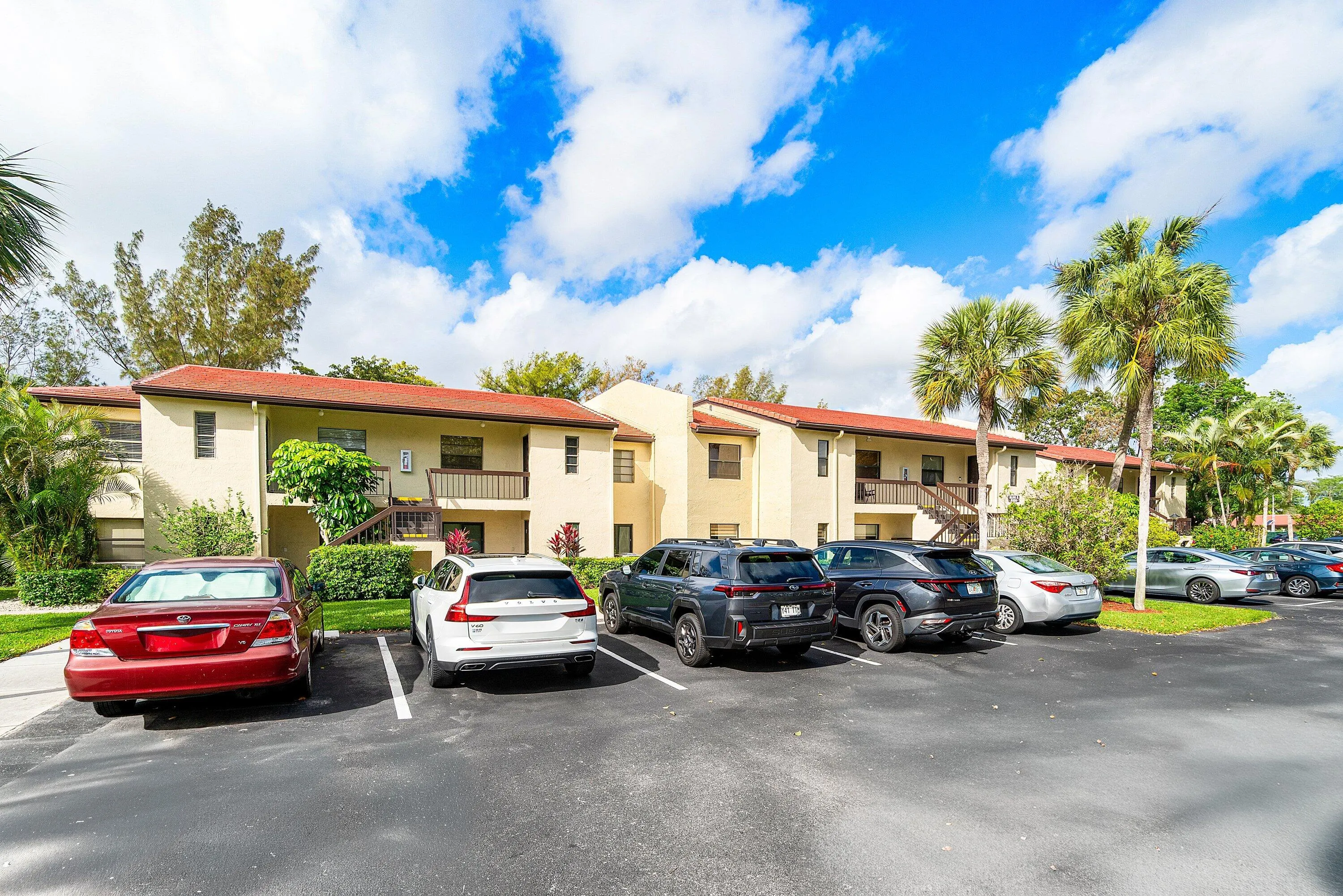 8320 CASA DEL LAGO #D