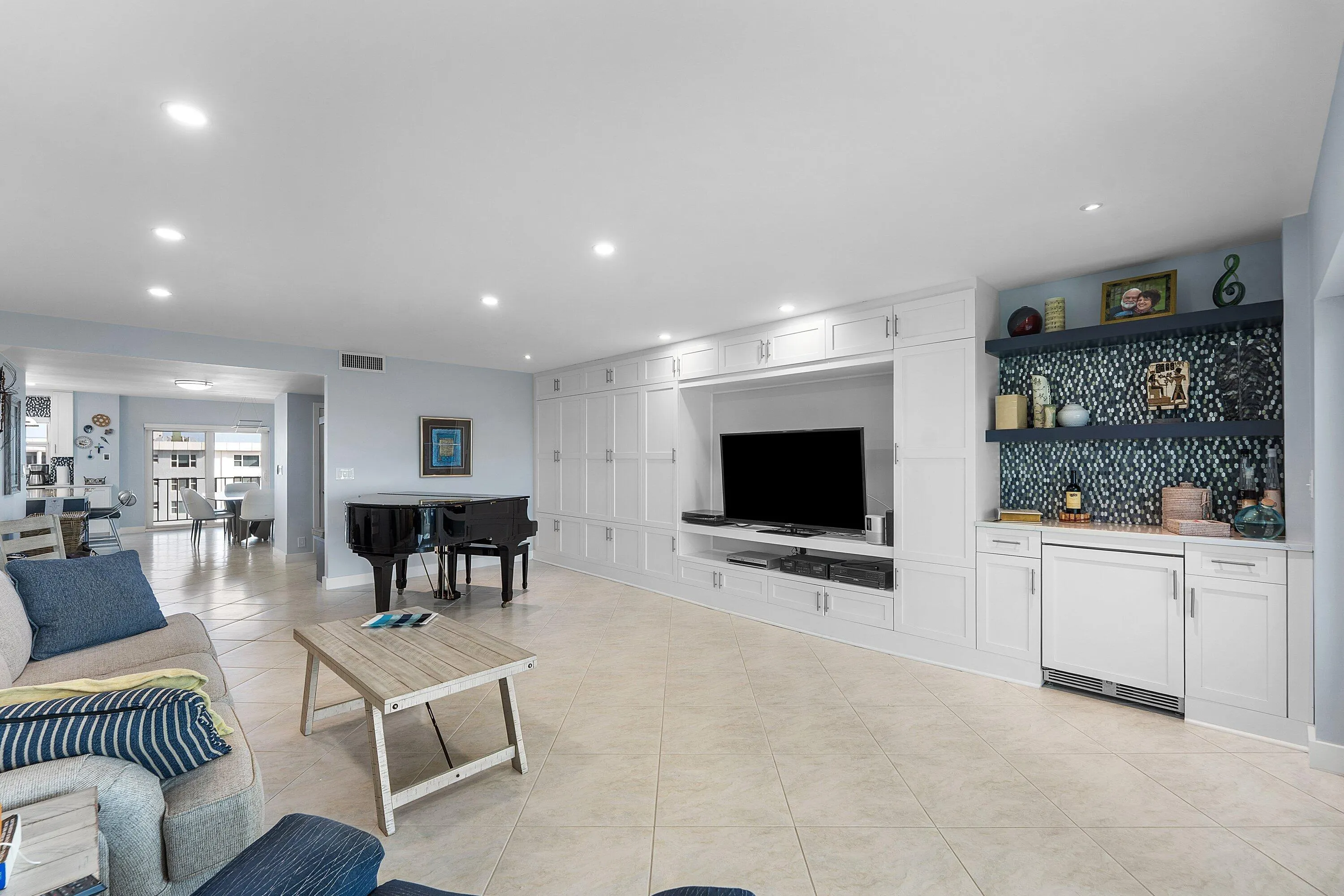 220 MacFarlane Drive #PH4-S