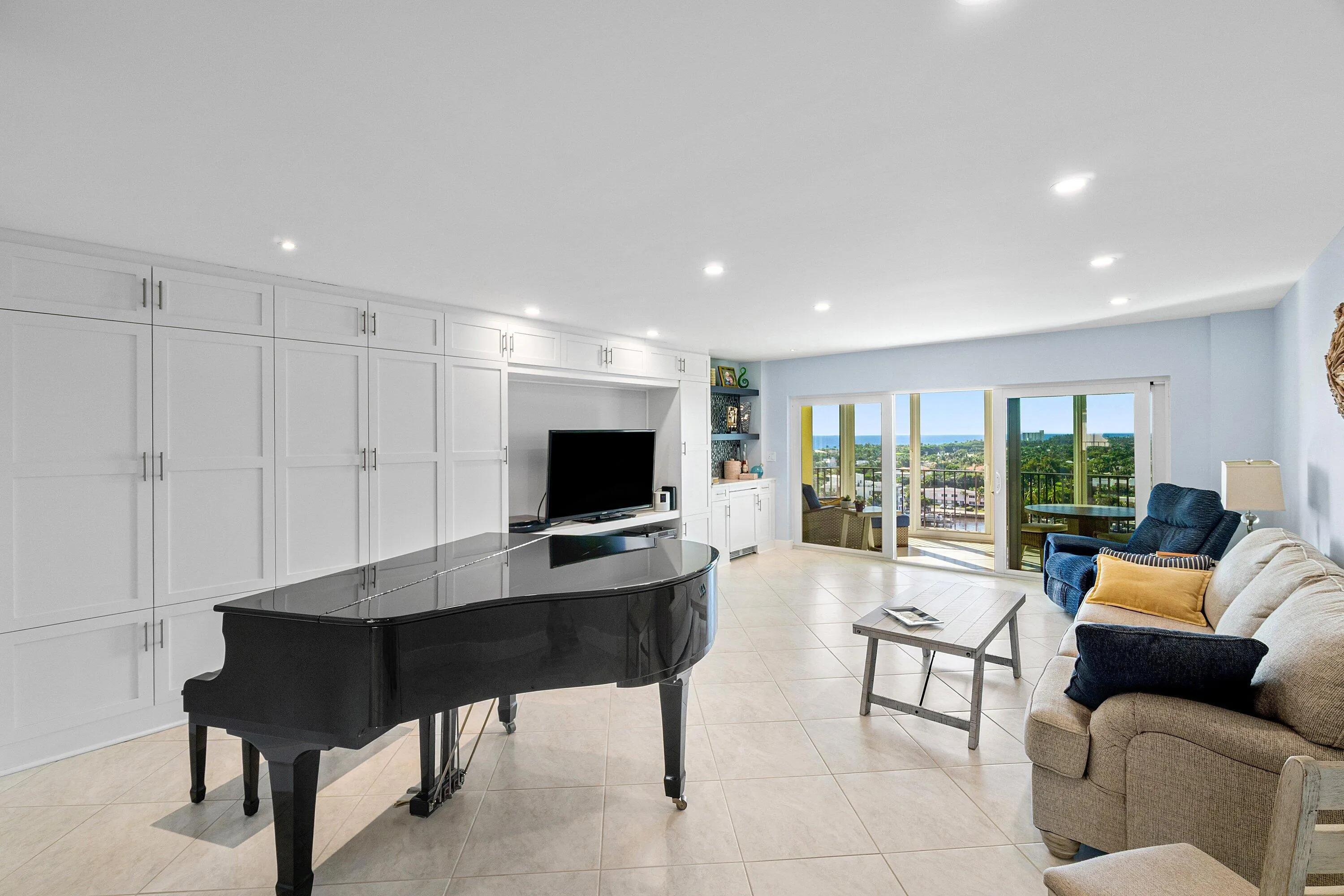 220 MacFarlane Drive #PH4-S