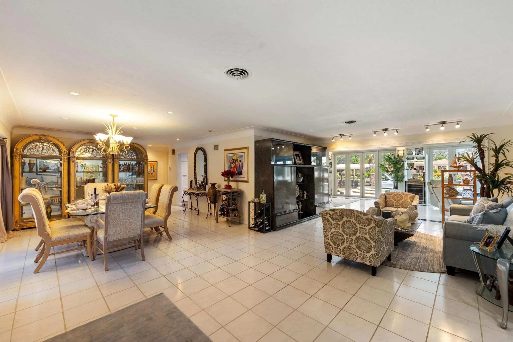 2851 NE 11TH Street