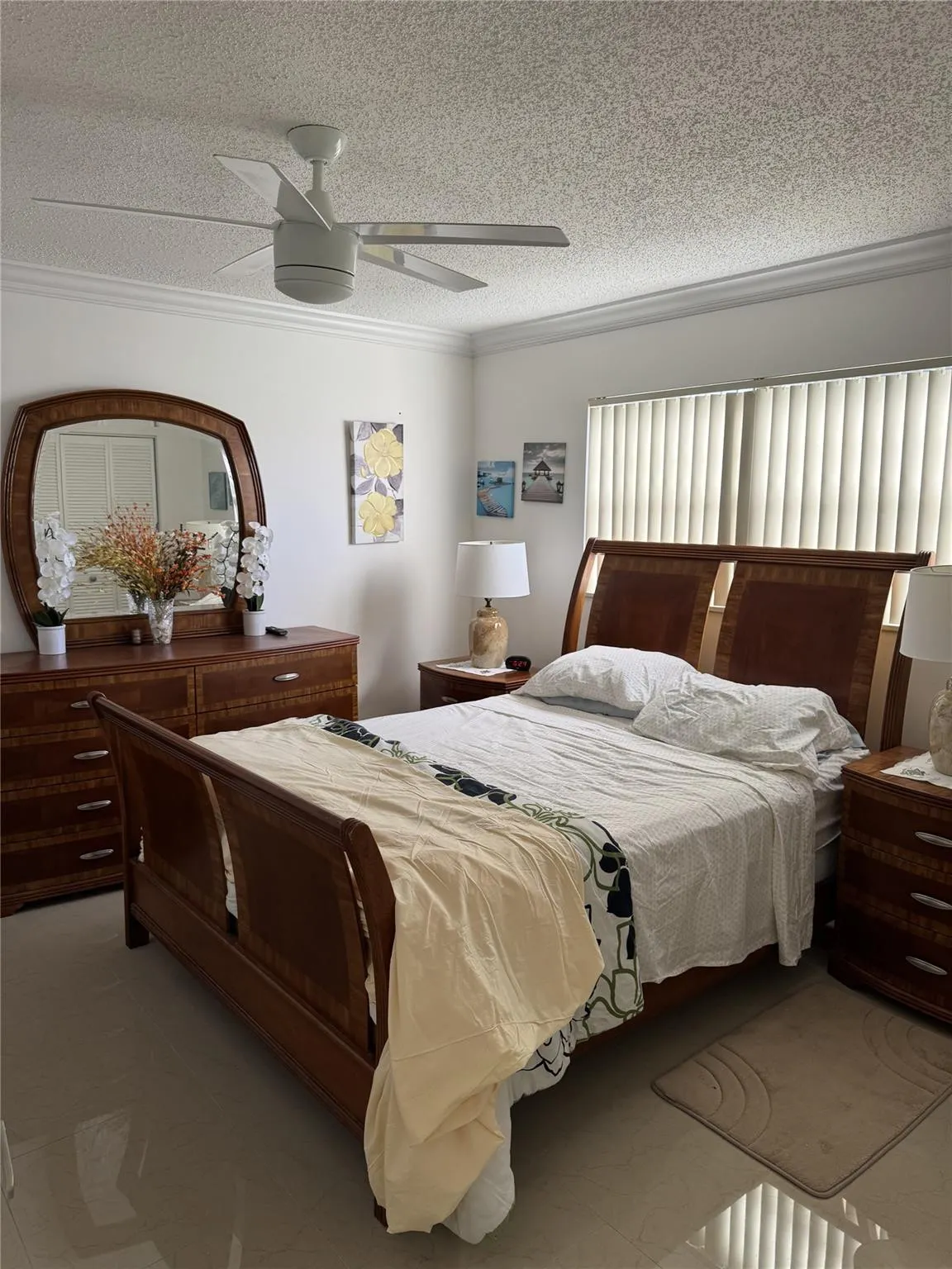 301 OAKRIDGE Q #301