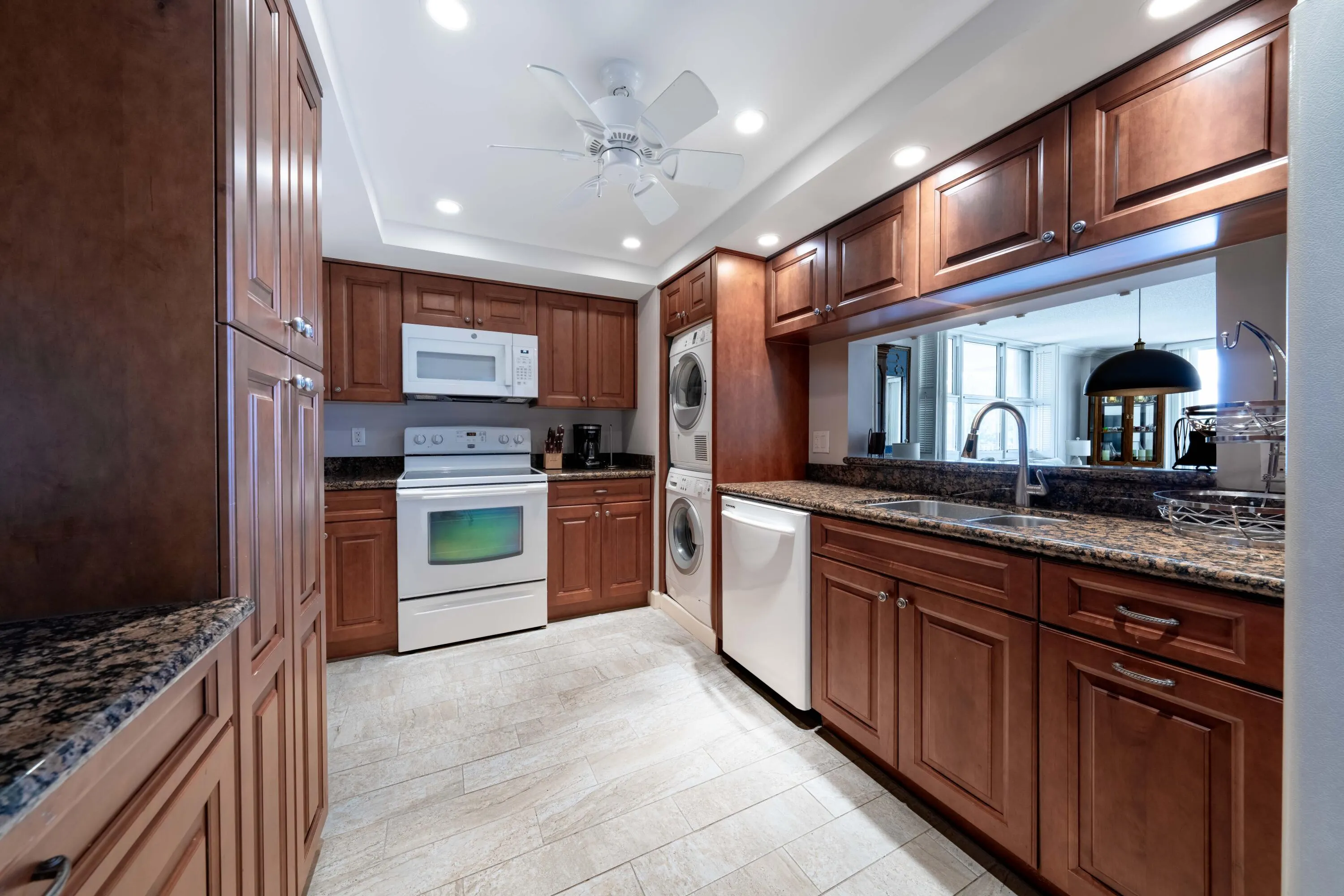1150 Hillsboro Mile #202