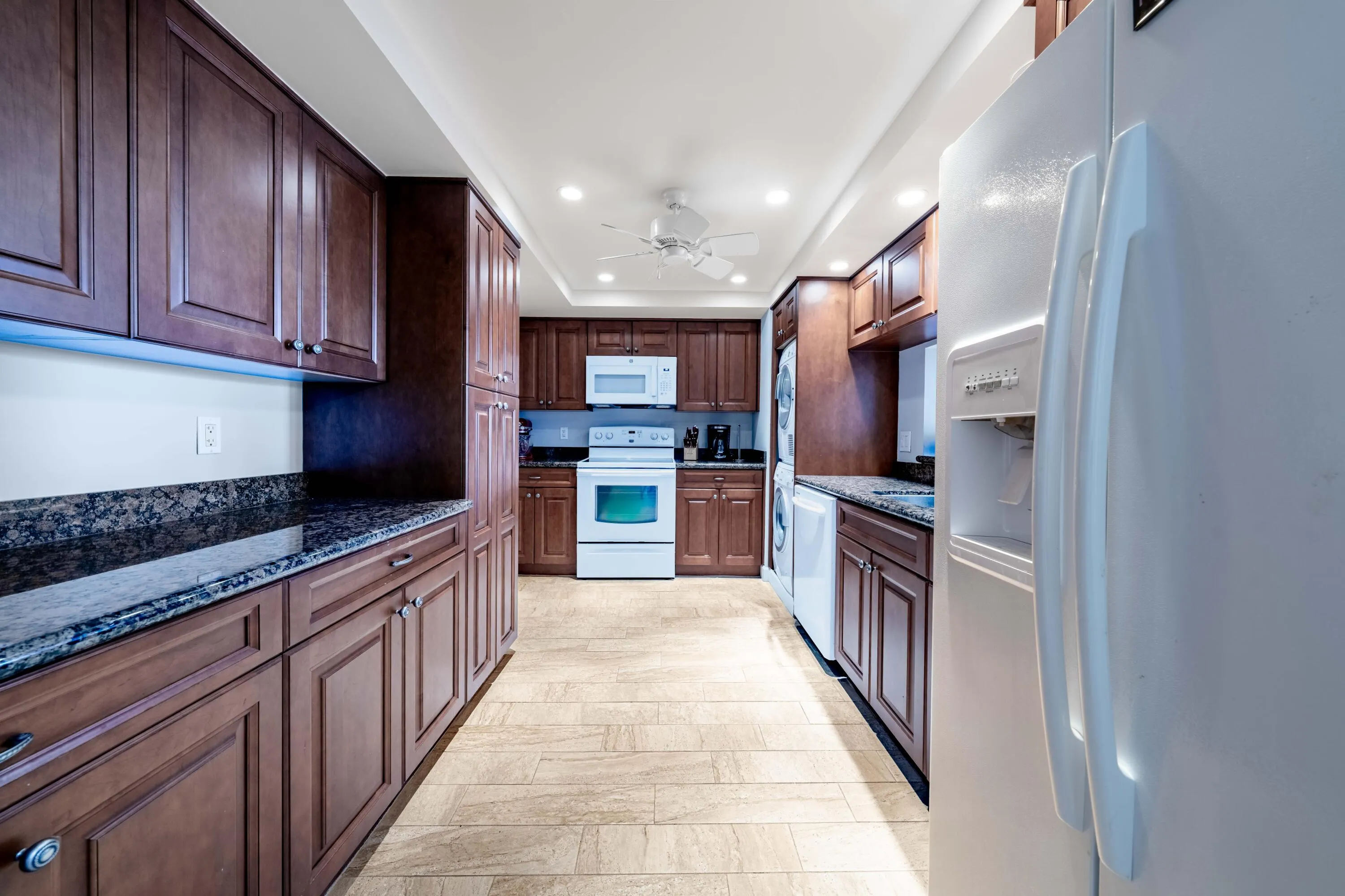 1150 Hillsboro Mile #202