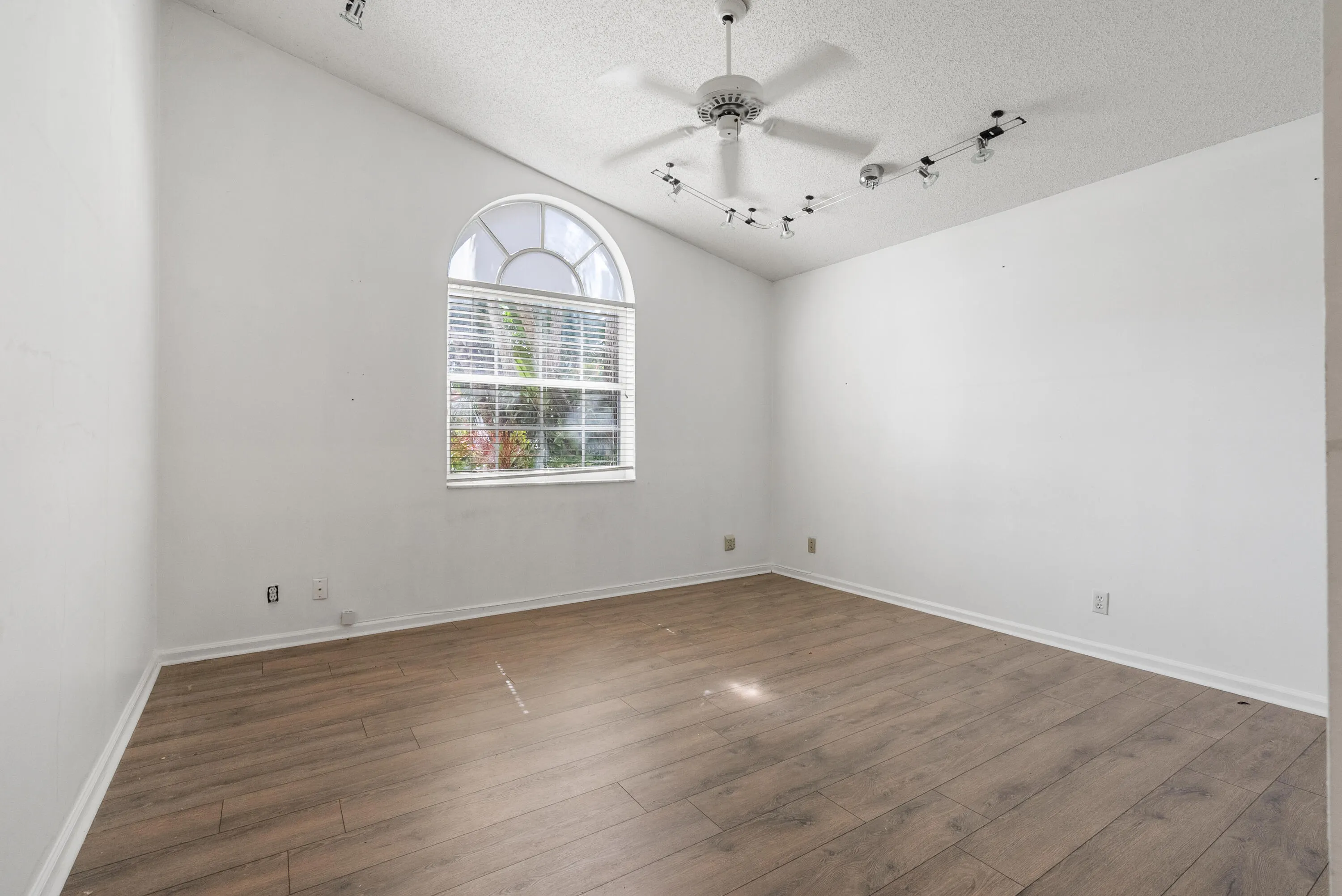 5229 BODEGA Place