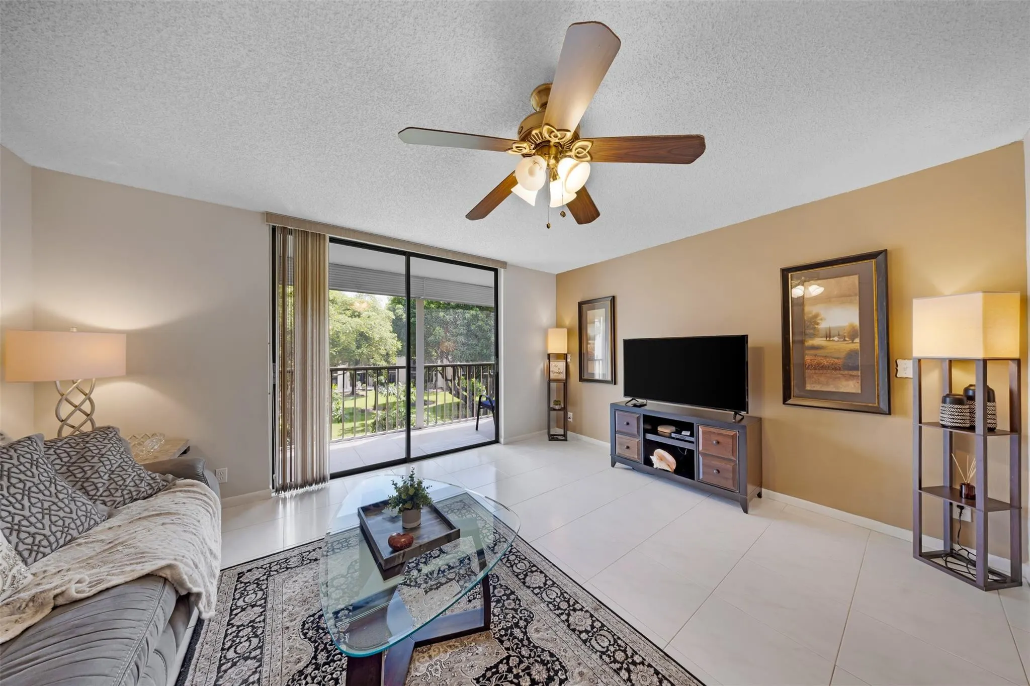 5250 LAS VERDES Circle #317