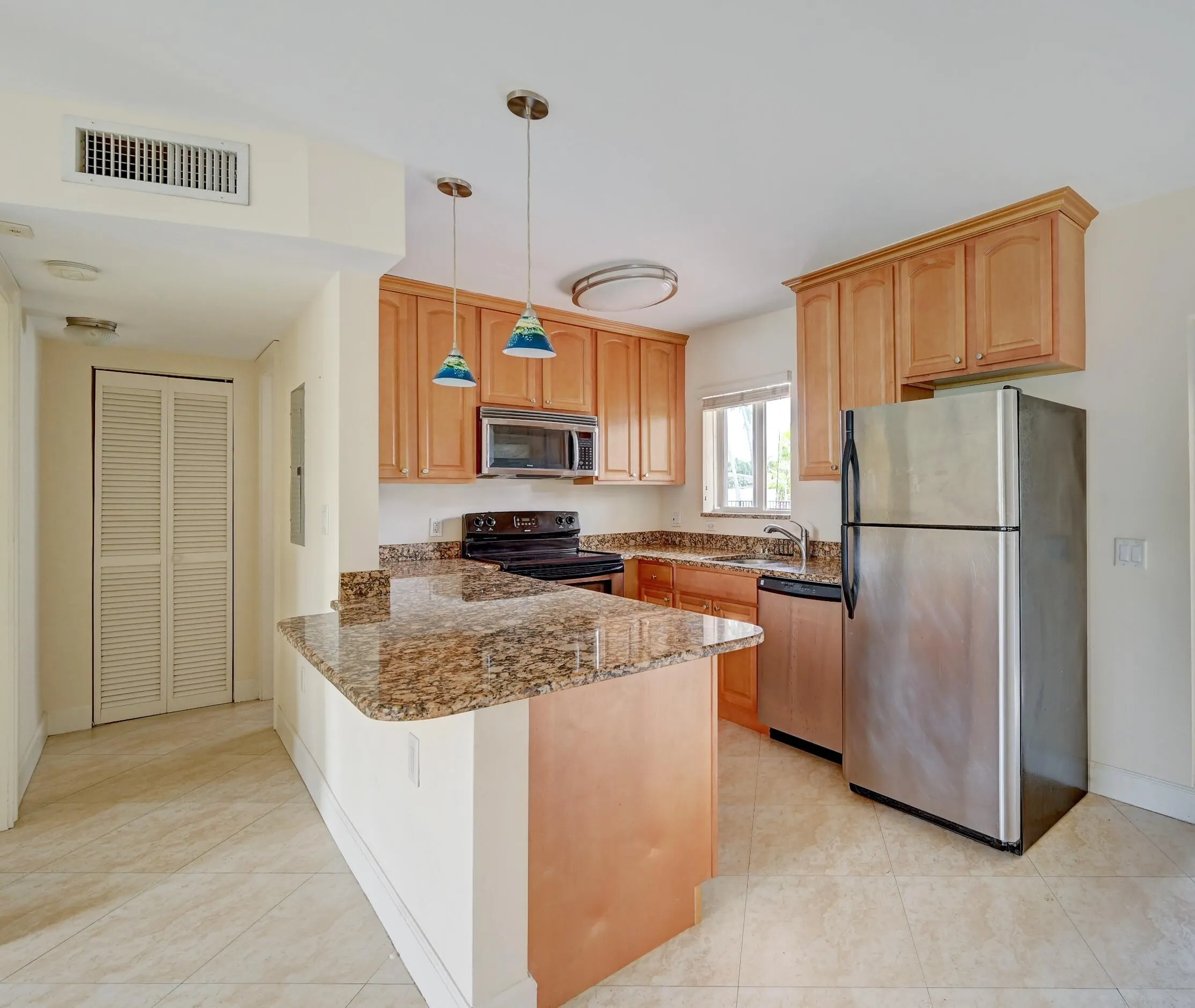 410 SW 15TH Street #204