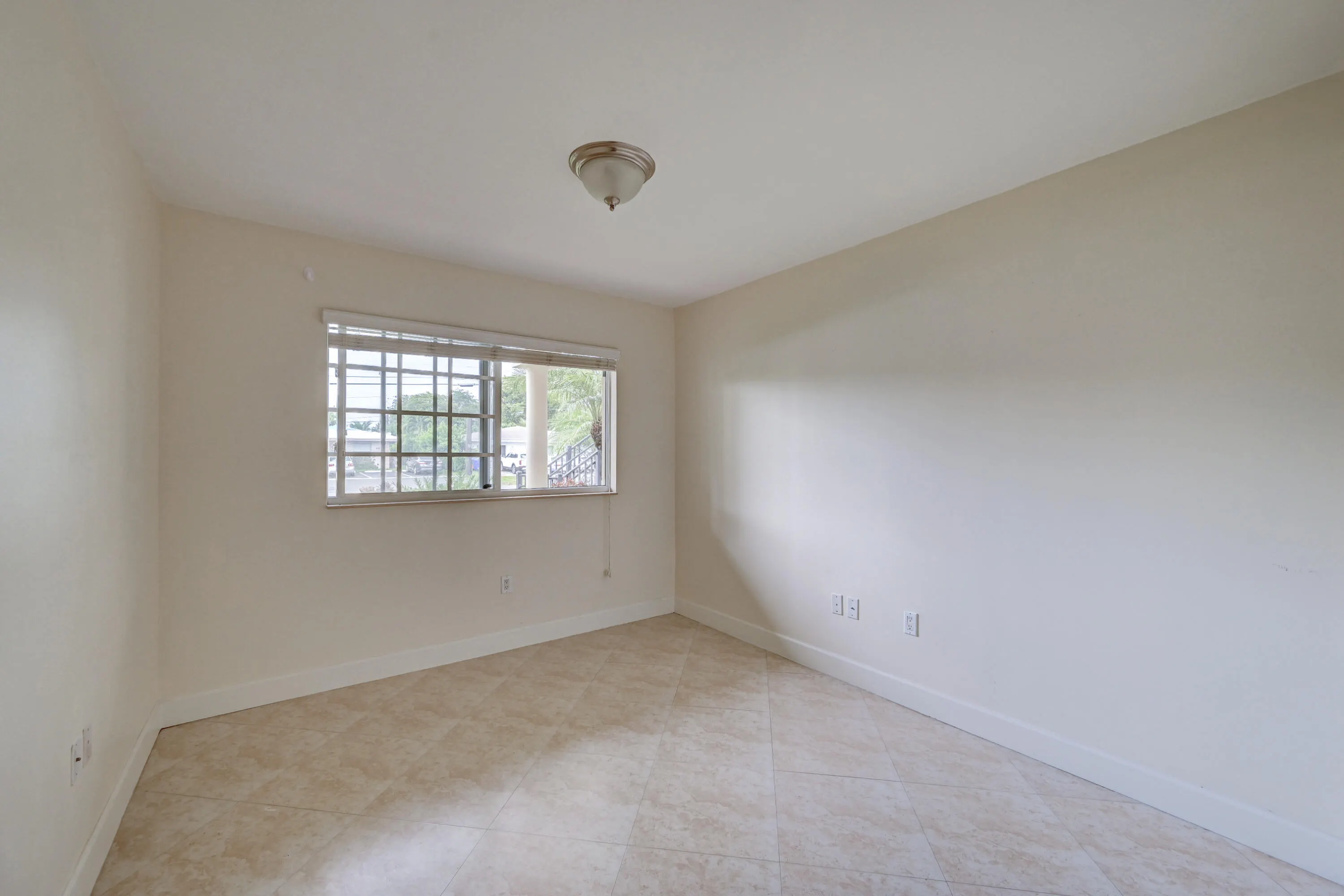 410 SW 15TH Street #204