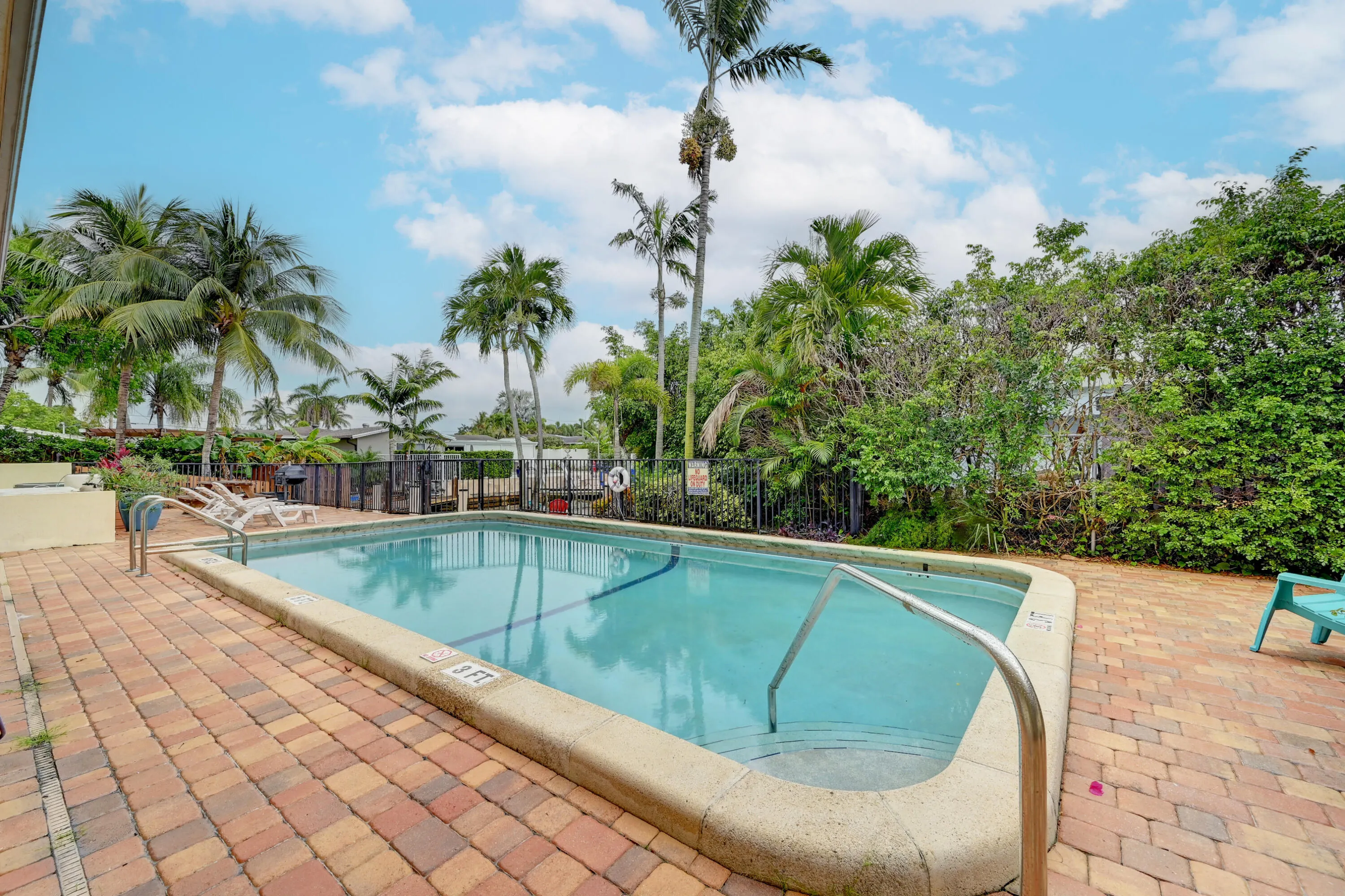 410 SW 15TH Street #204
