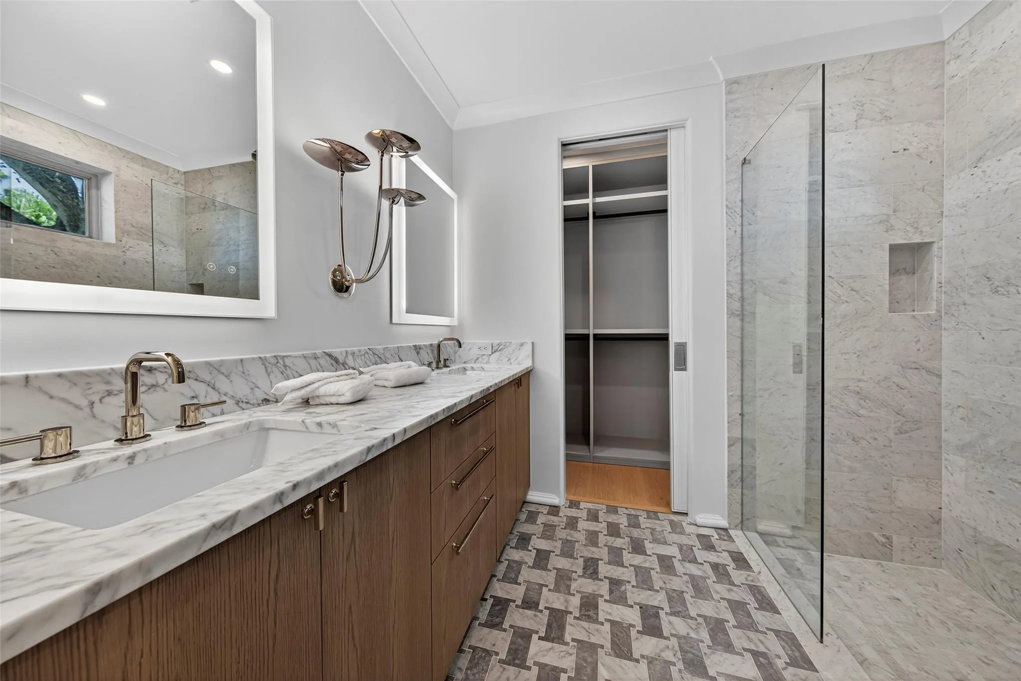 621 SW 5 Place