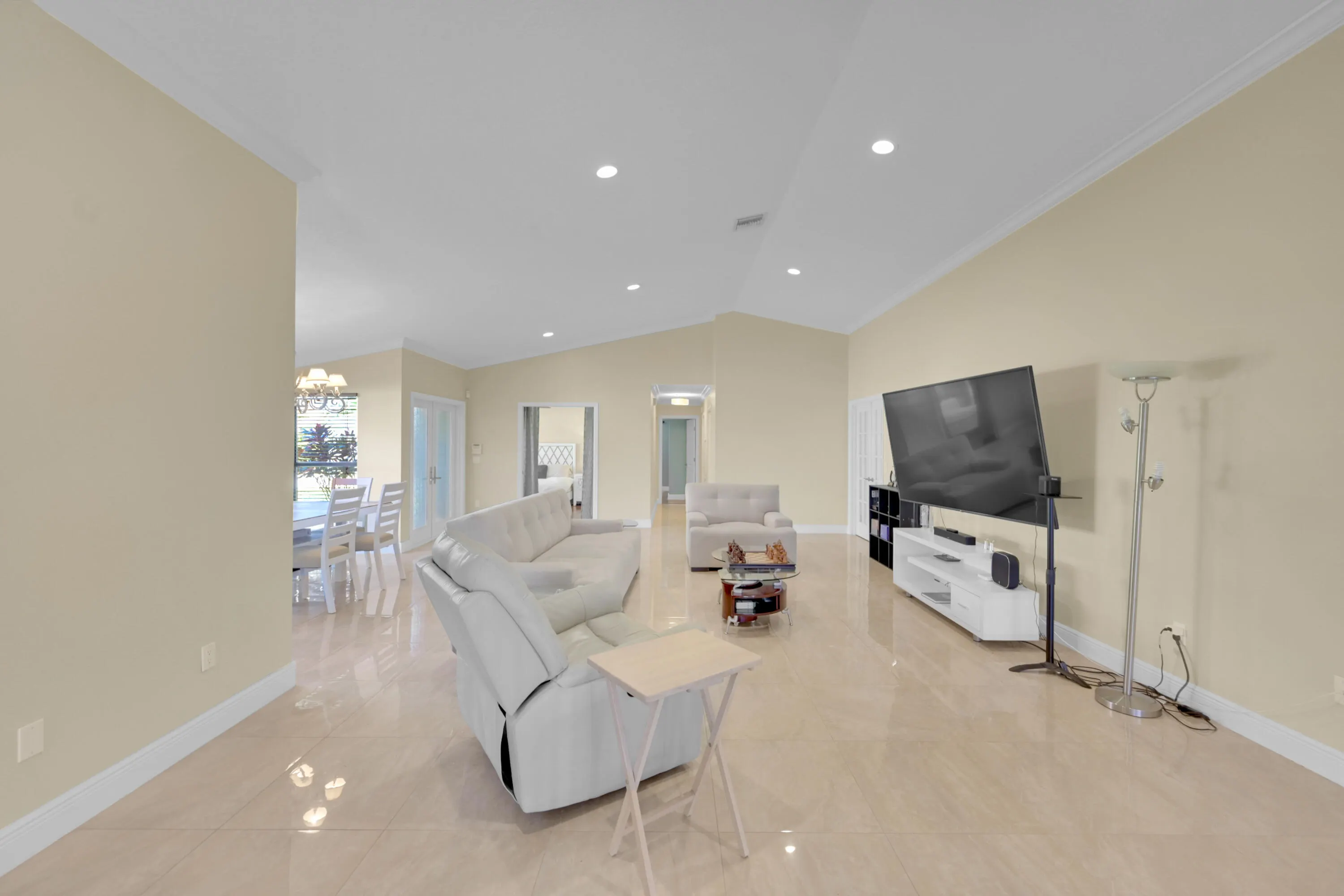 11084 CLOVER LEAF Circle