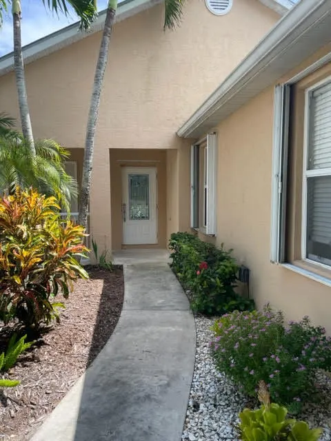 3185 SW Cordoba Court