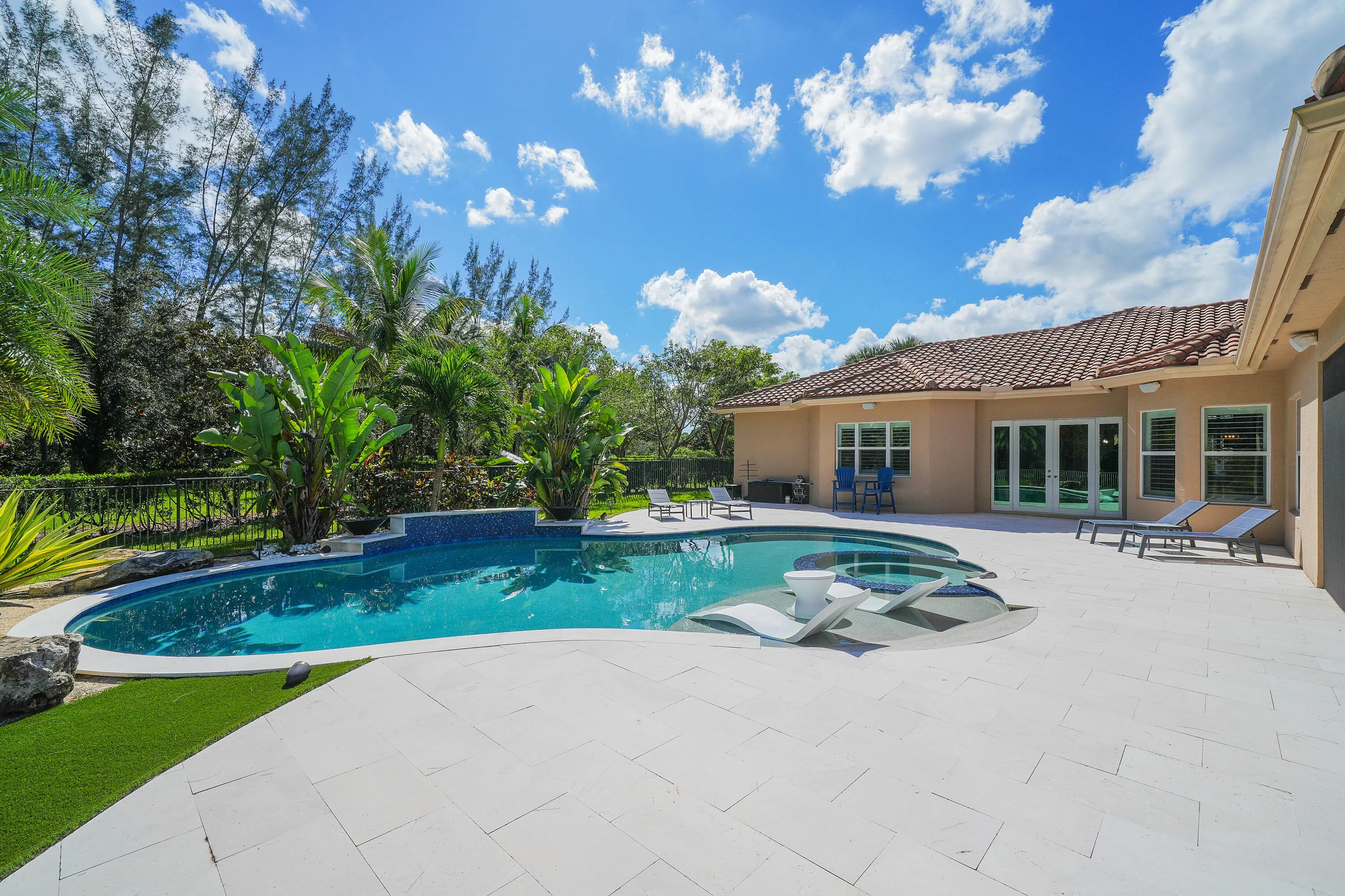 7630 Maywood Crest Drive