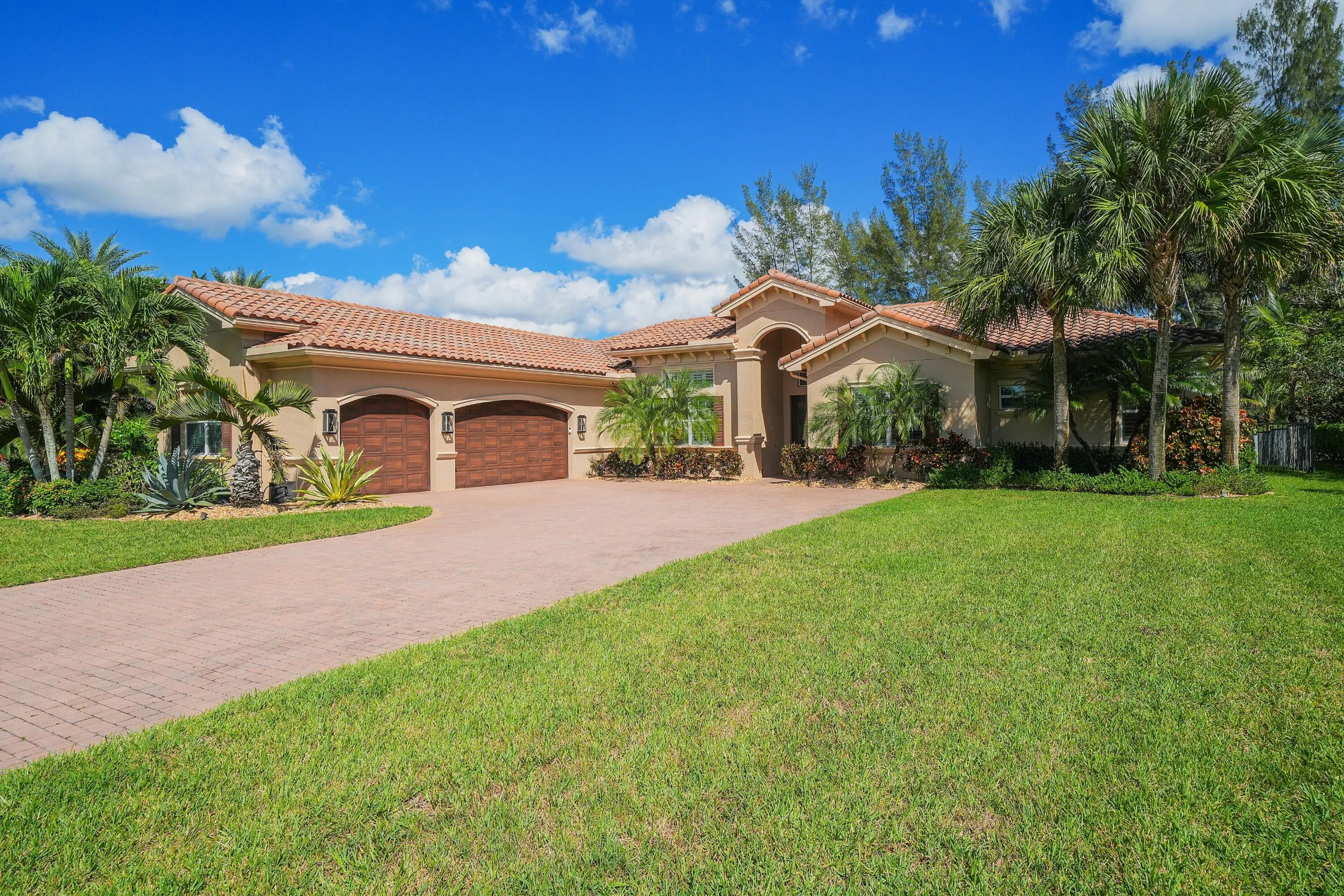 7630 Maywood Crest Drive