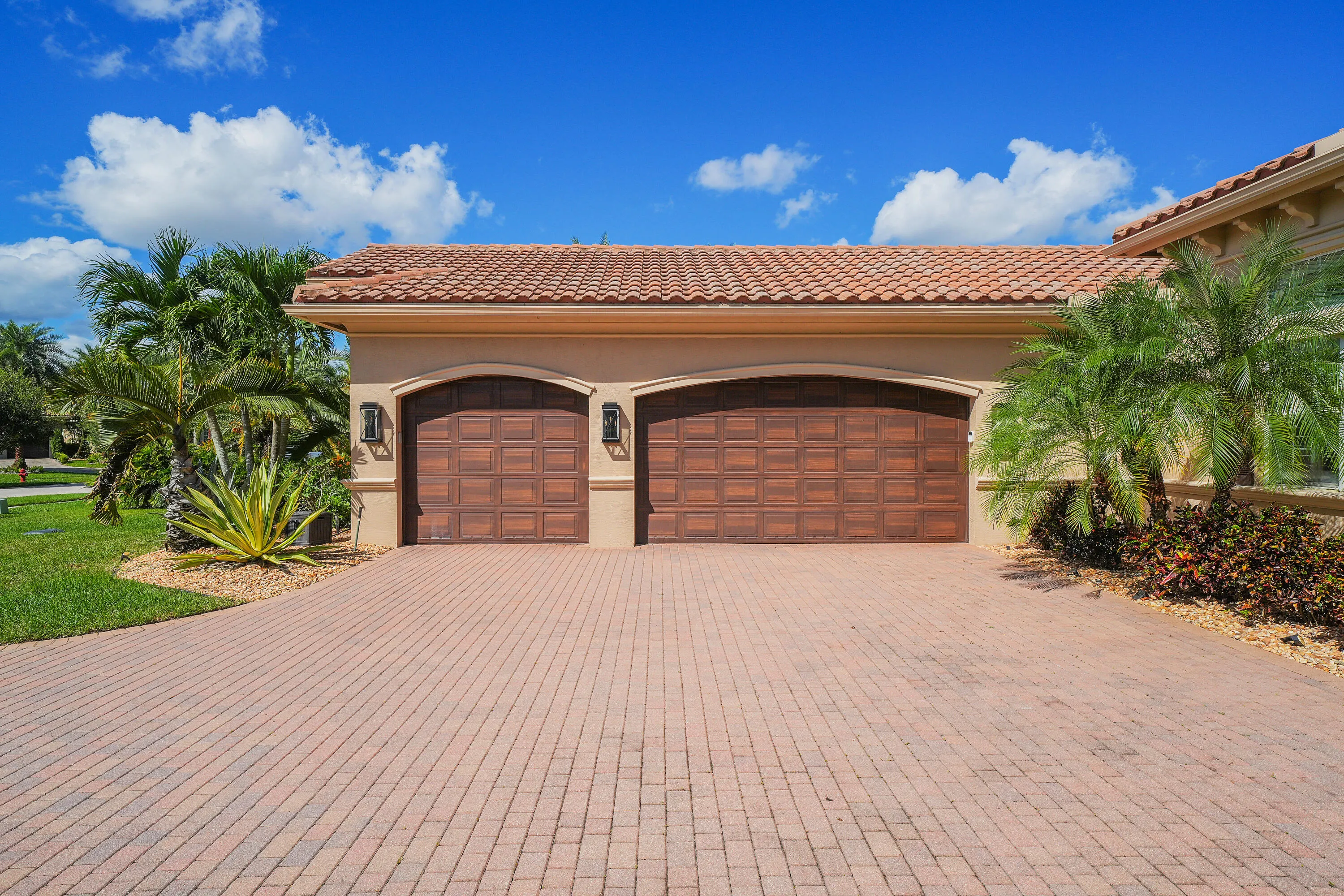 7630 Maywood Crest Drive