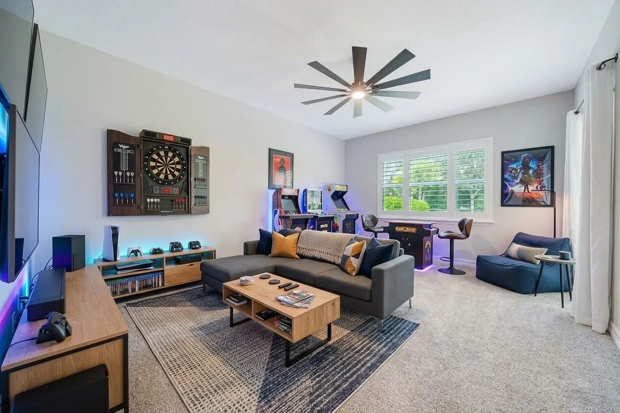 7630 Maywood Crest Drive