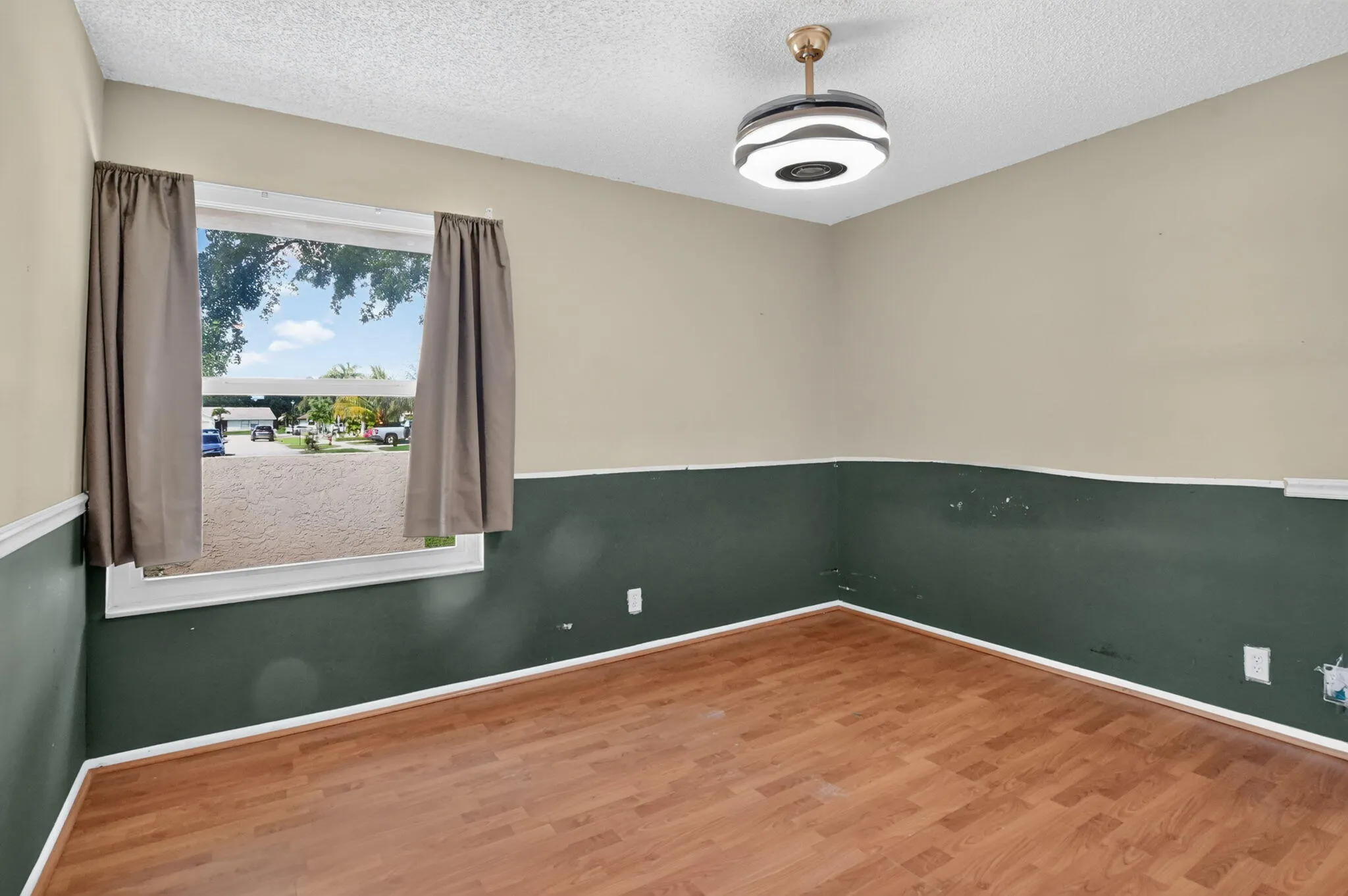 19564 HAMPTON Drive
