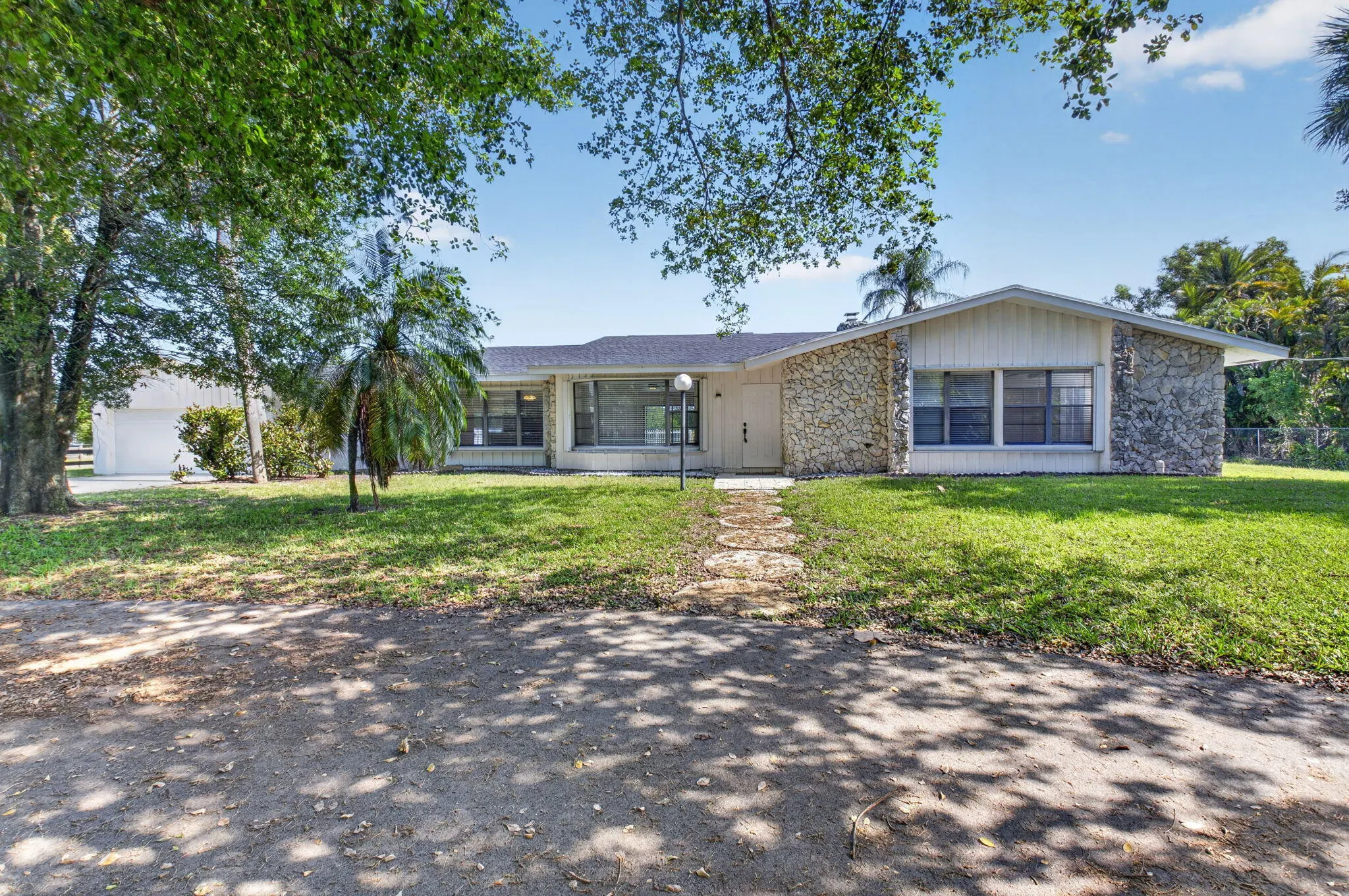 10157 La Reina Road