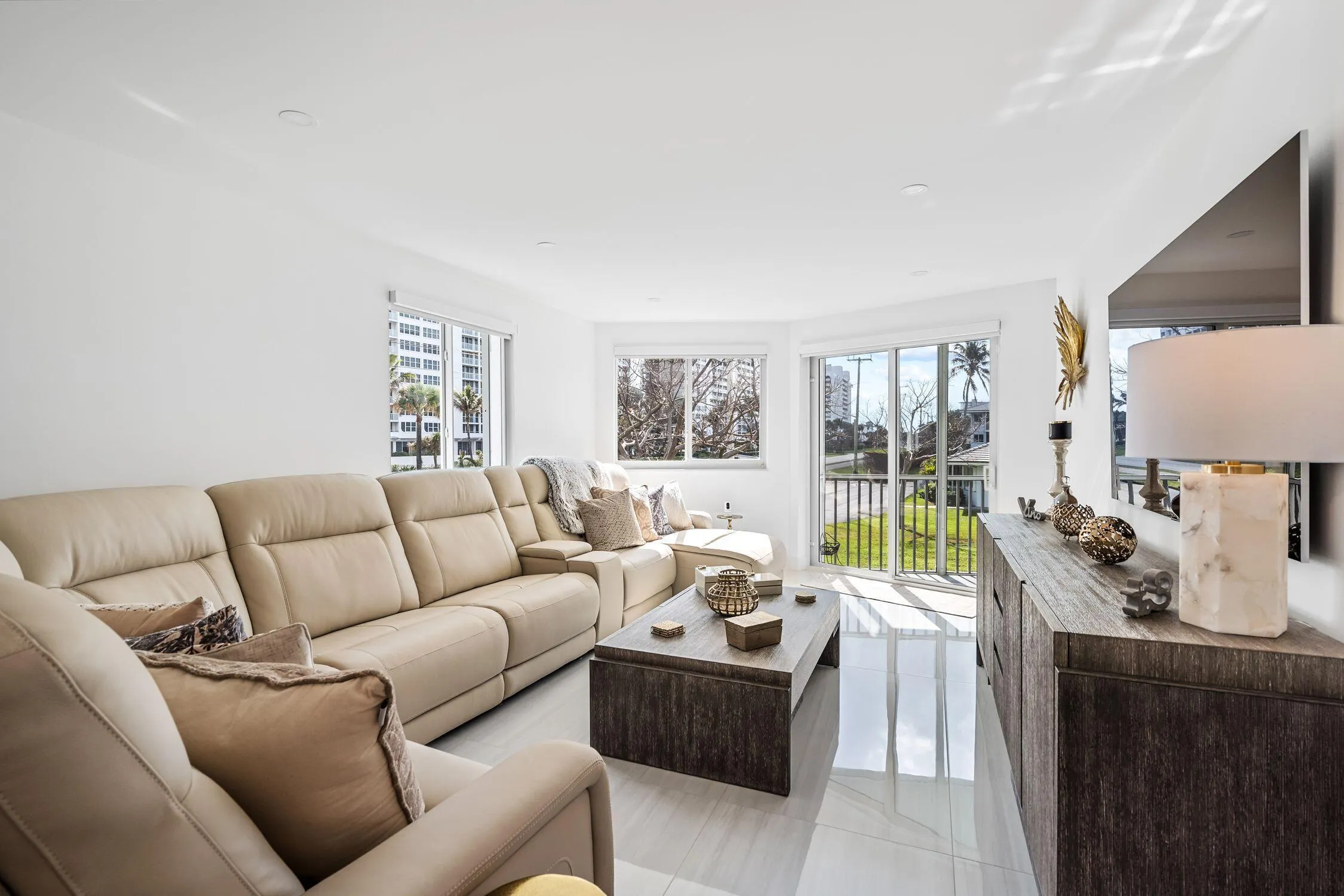 2700 Banyan Road #21c