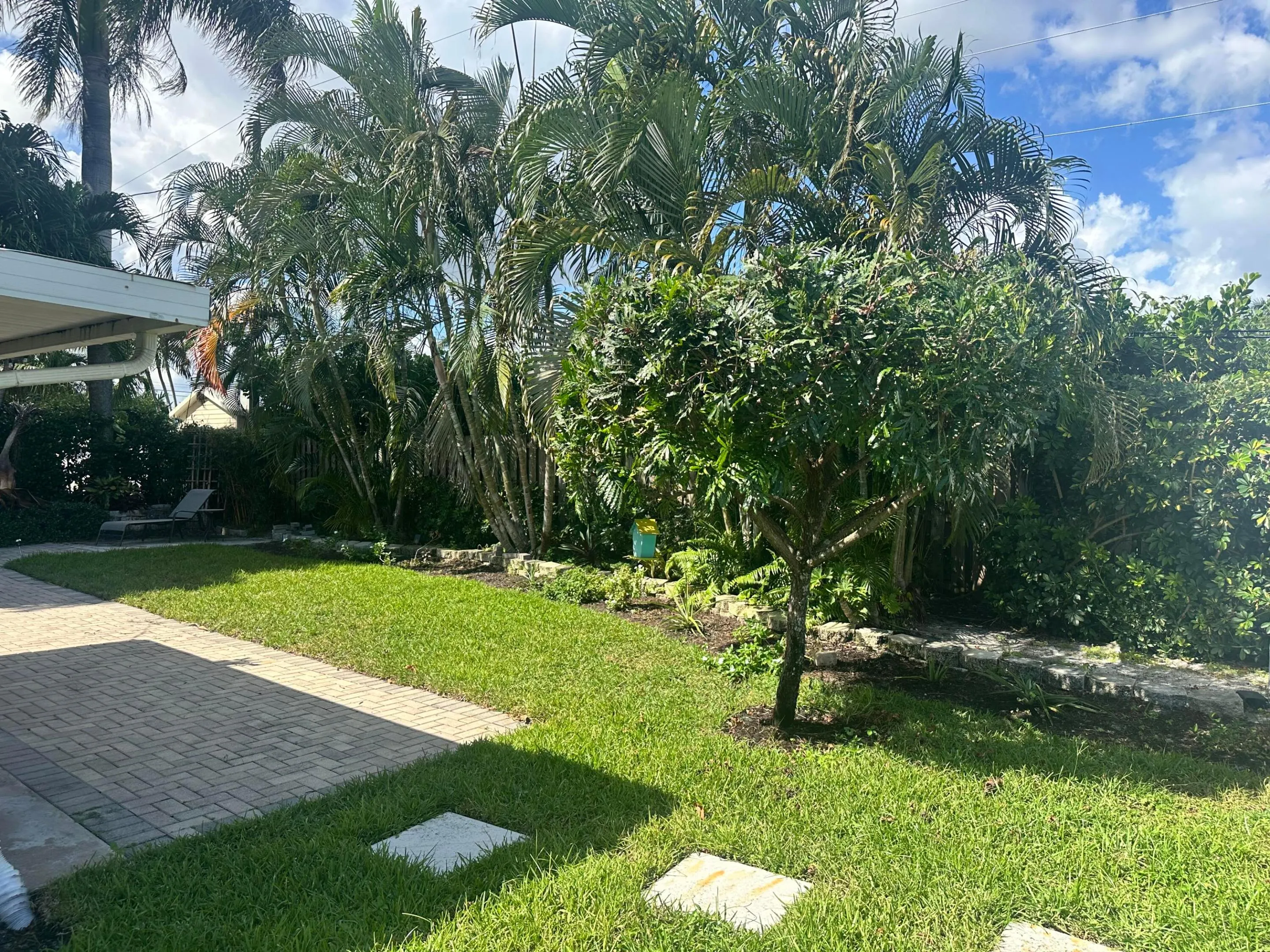 1083 SW 25th Place