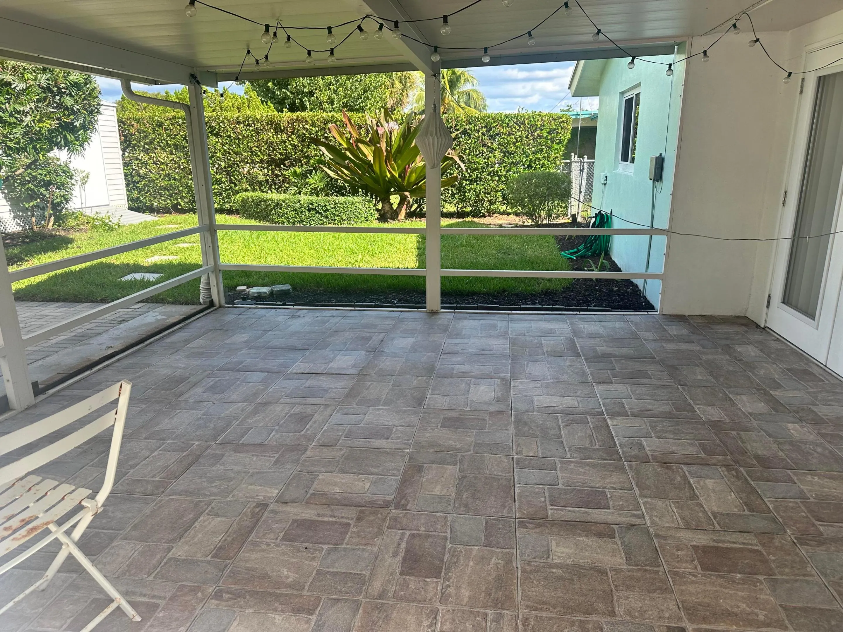 1083 SW 25th Place
